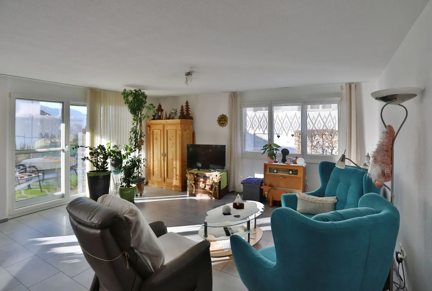 Spacious Garden Apartment in Central Location - Photo 2 of 7