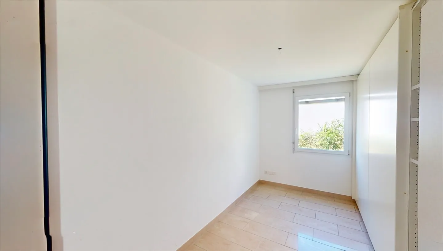 Appartamento con terrazza e vista lago e posto auto - Foto 6 di 11