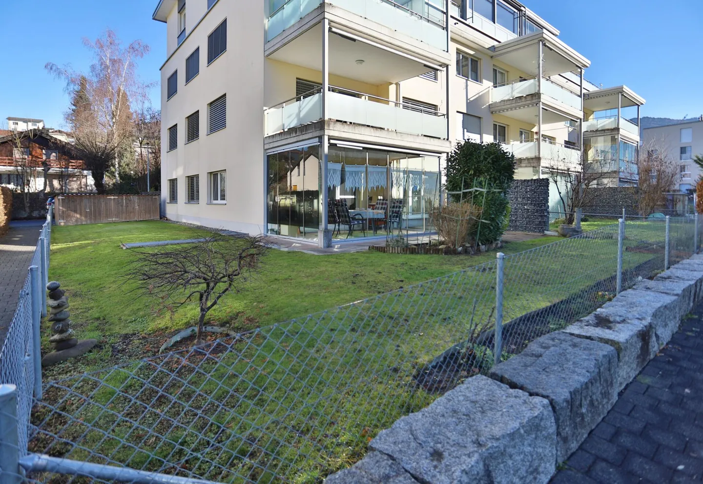 Spacious Garden Apartment in Central Location - Photo 3 of 7