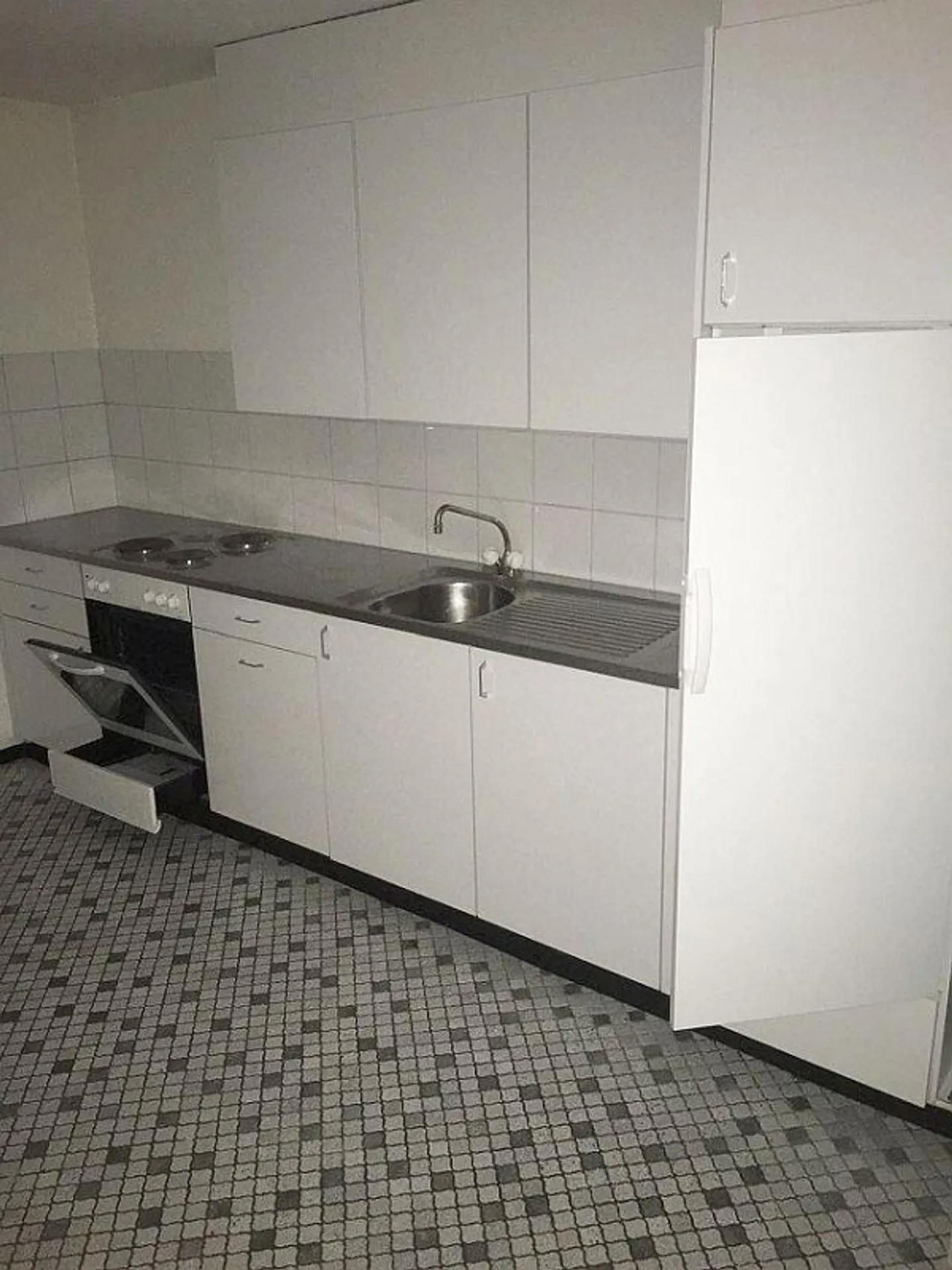 Zentrale und gemütliche 3.5 Zimmerwohnung zu vermieten! - Foto 3 von 8