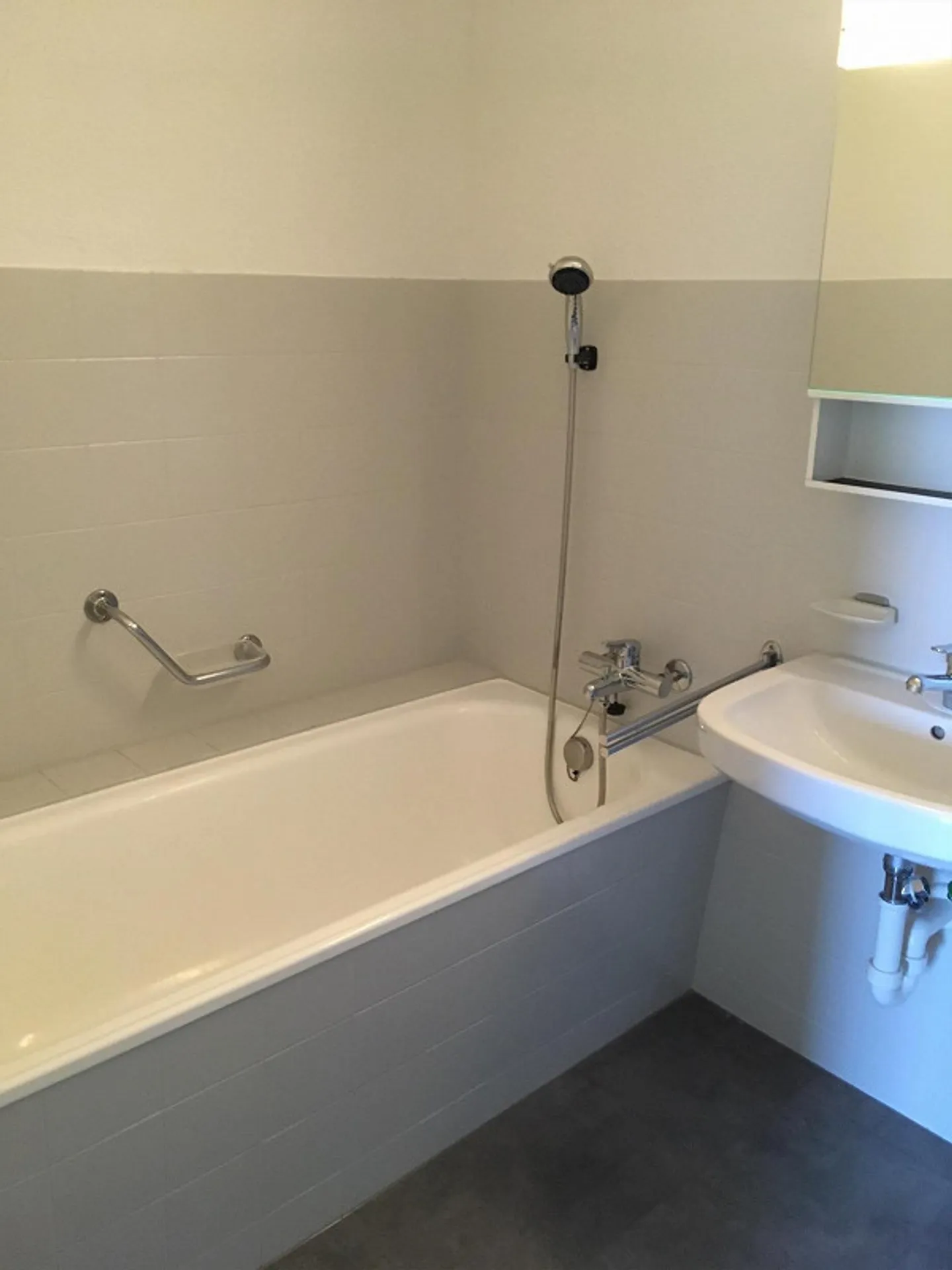 Zentrale und gemütliche 3.5 Zimmerwohnung zu vermieten! - Foto 4 von 8