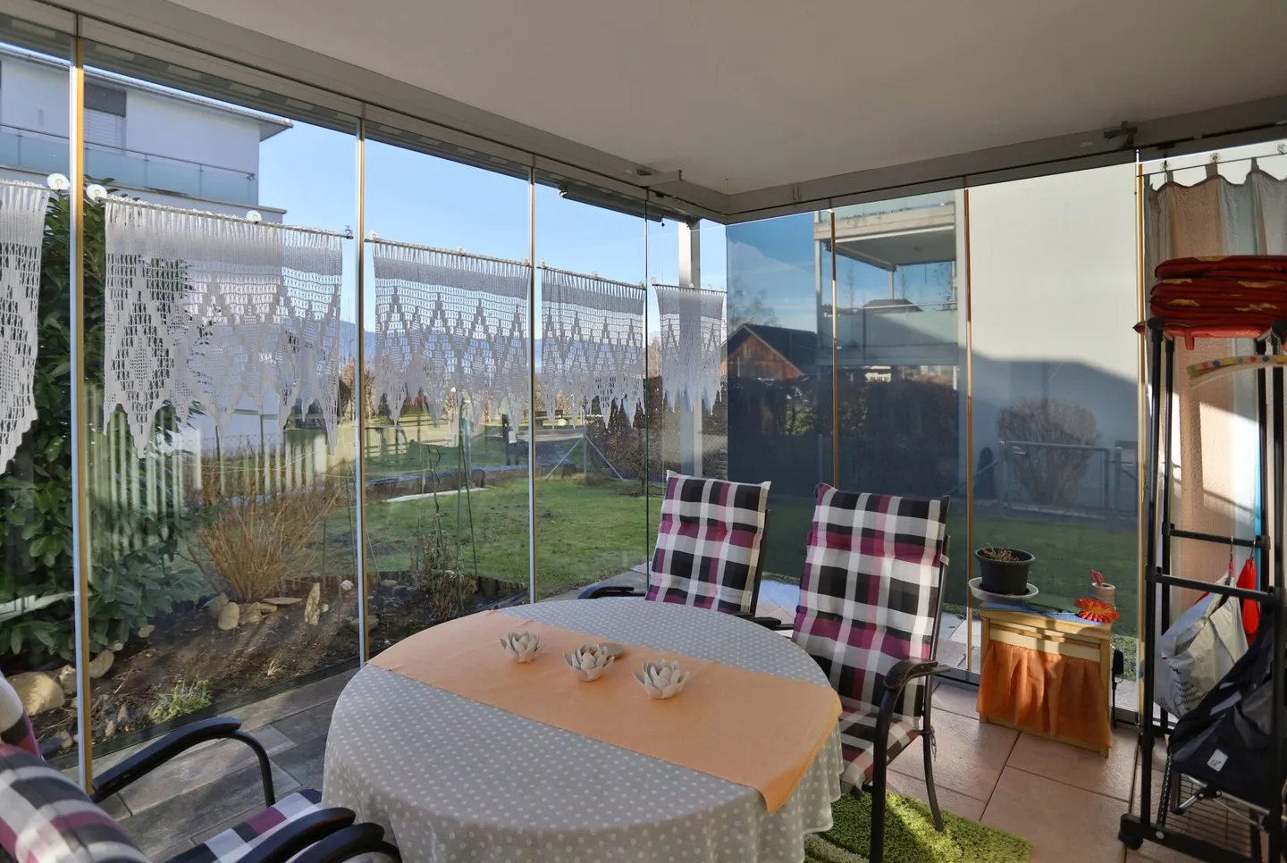 Spacious Garden Apartment in Central Location - Photo 4 of 7