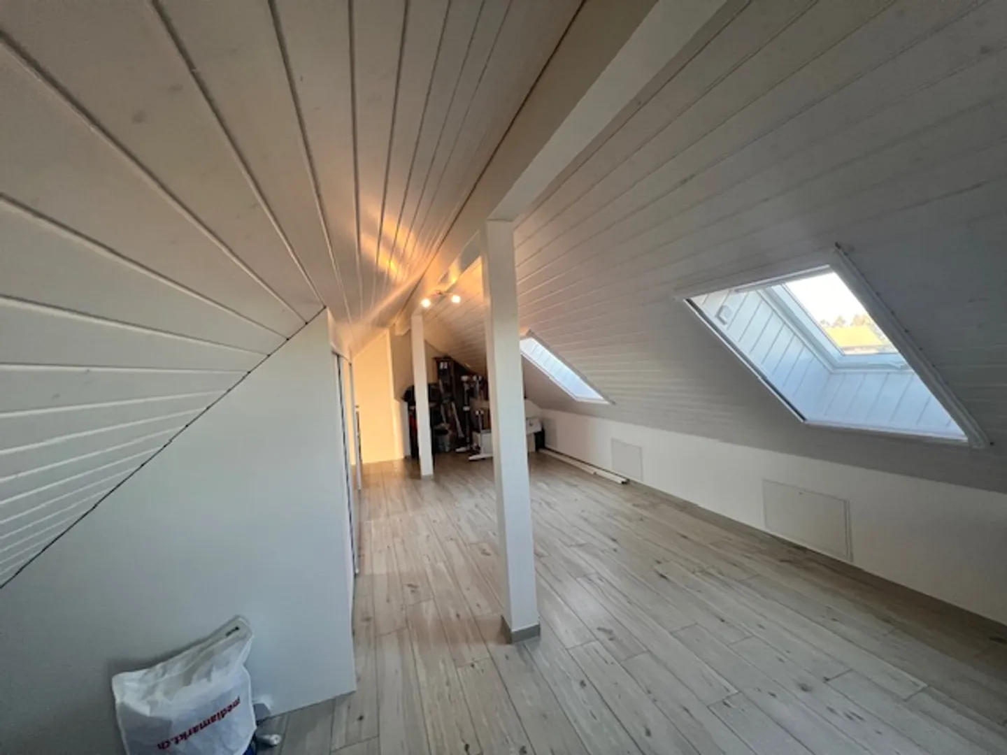 Appartement quasi neuf in Attika mit Terrasse in Villars-le-Terroir - Foto 13 von 14