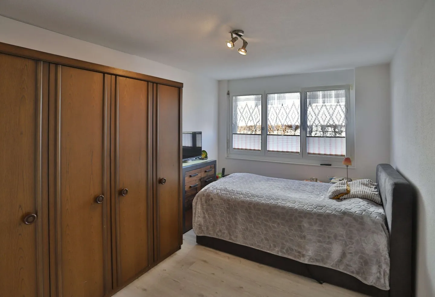 Spacious Garden Apartment in Central Location - Photo 6 of 7