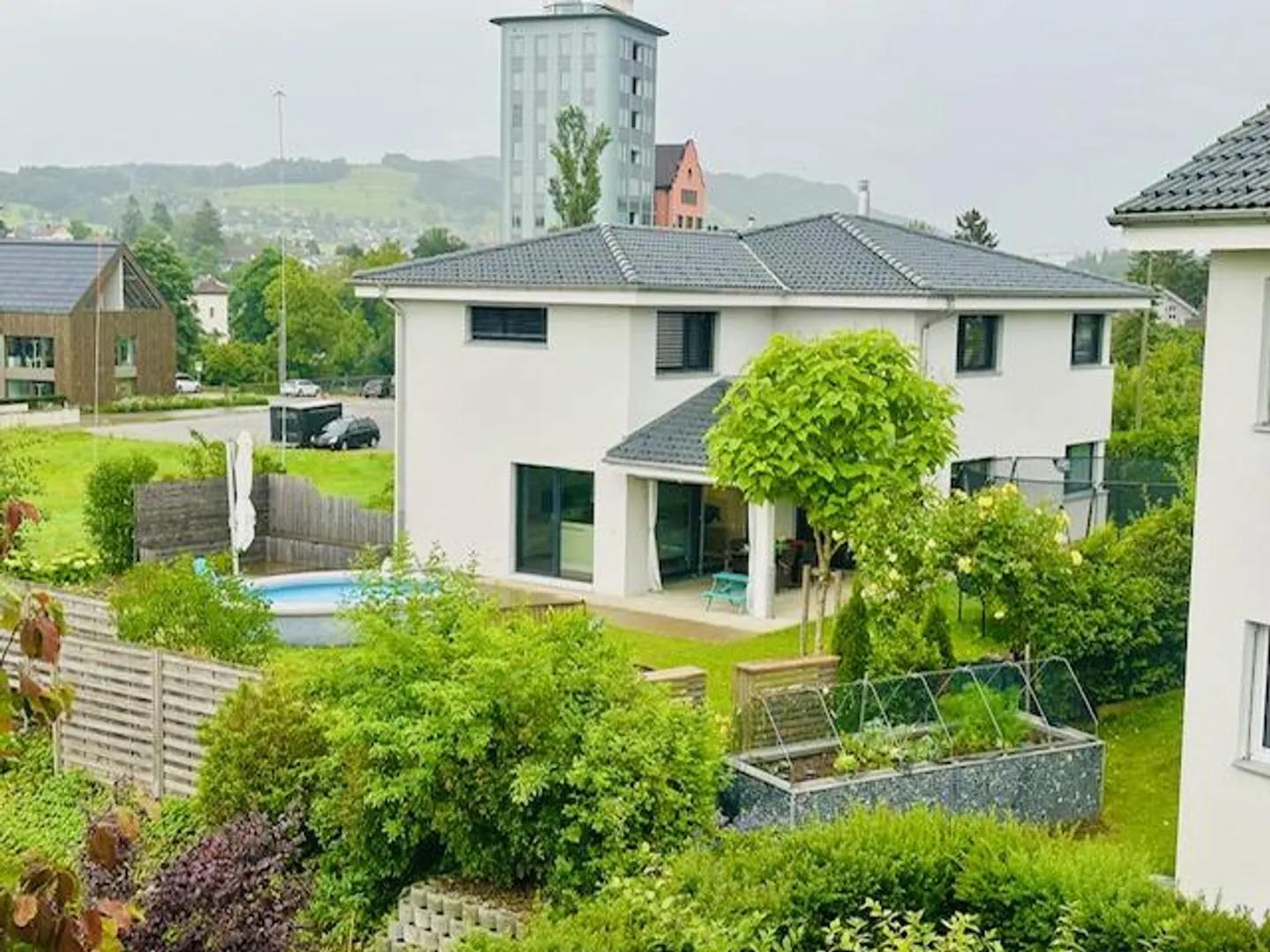 Maison individuelle avec grand jardin - Photo 2 sur 20