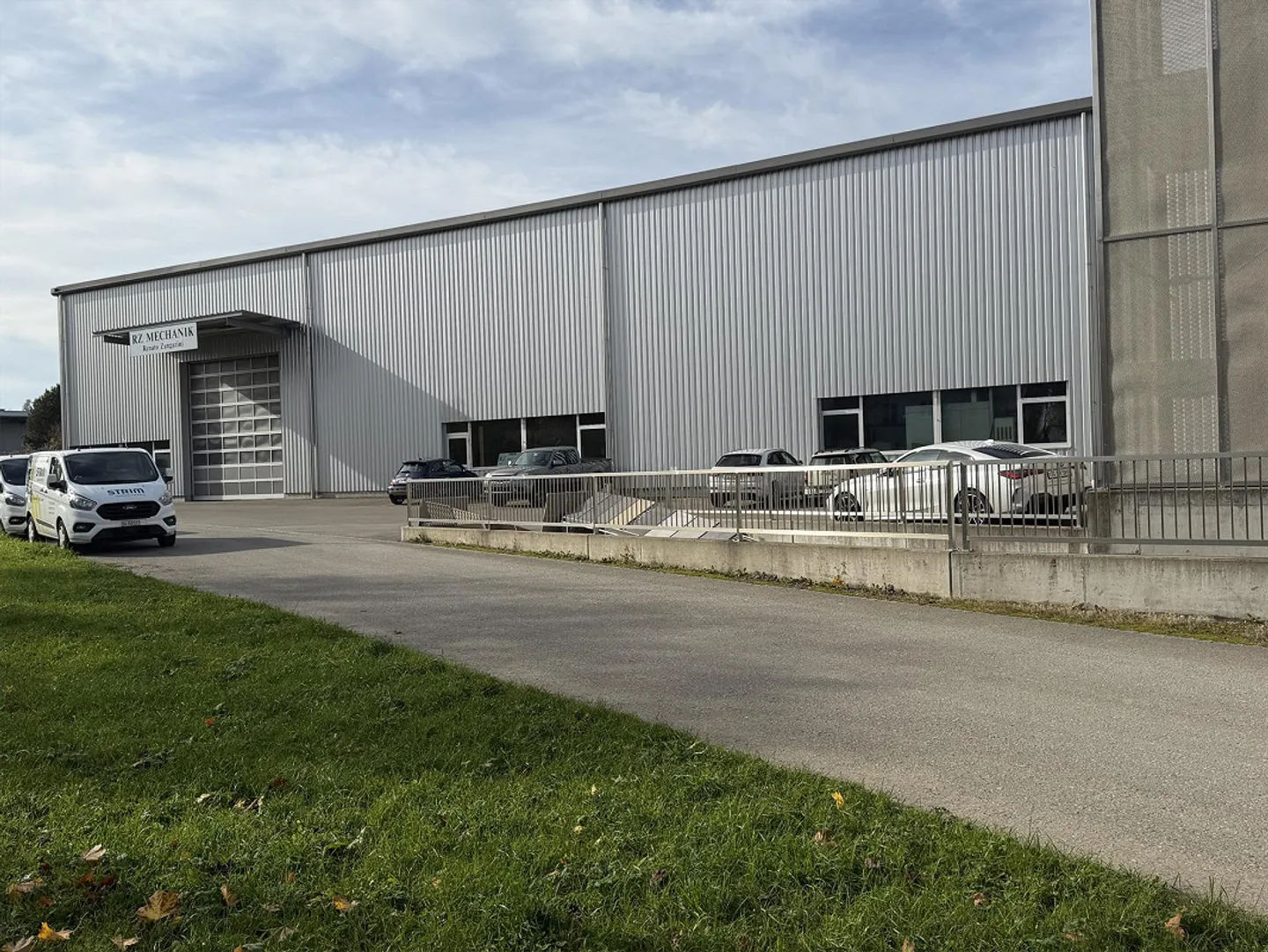 Hall industriel/commercial - Photo 3 sur 7