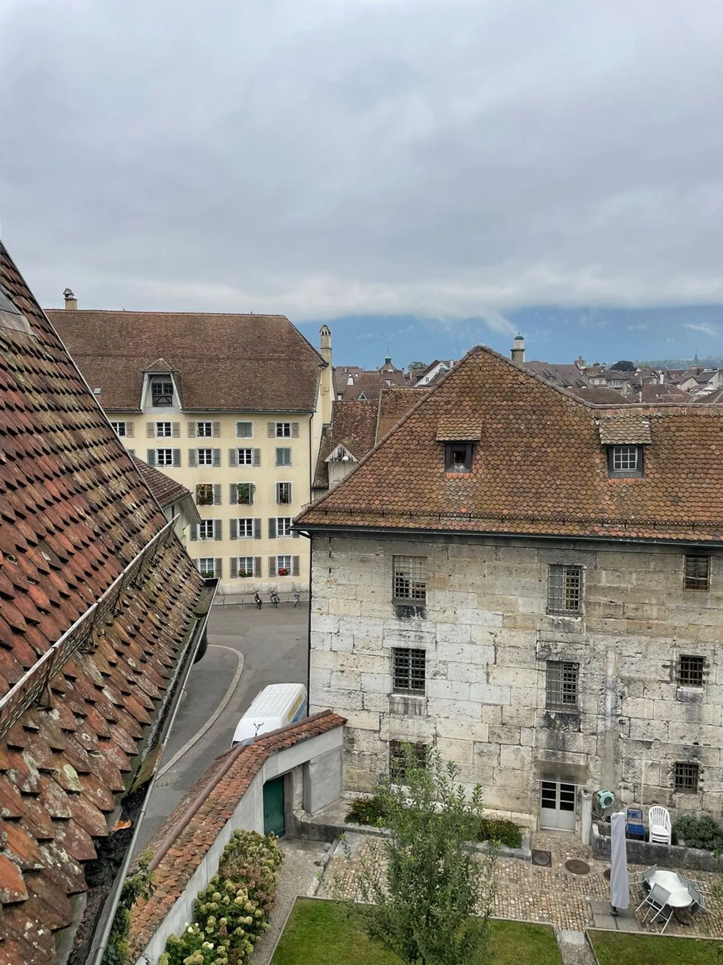 Modern 2.5-room apartment with balcony in the heart of Solothurn - Photo 5 of 9