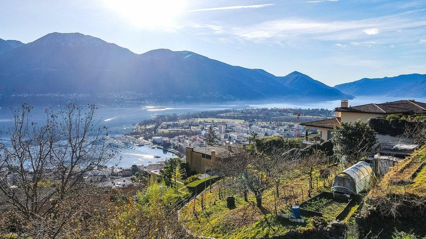 Terreno edificabile con splendida vista lago - Foto 2 di 8