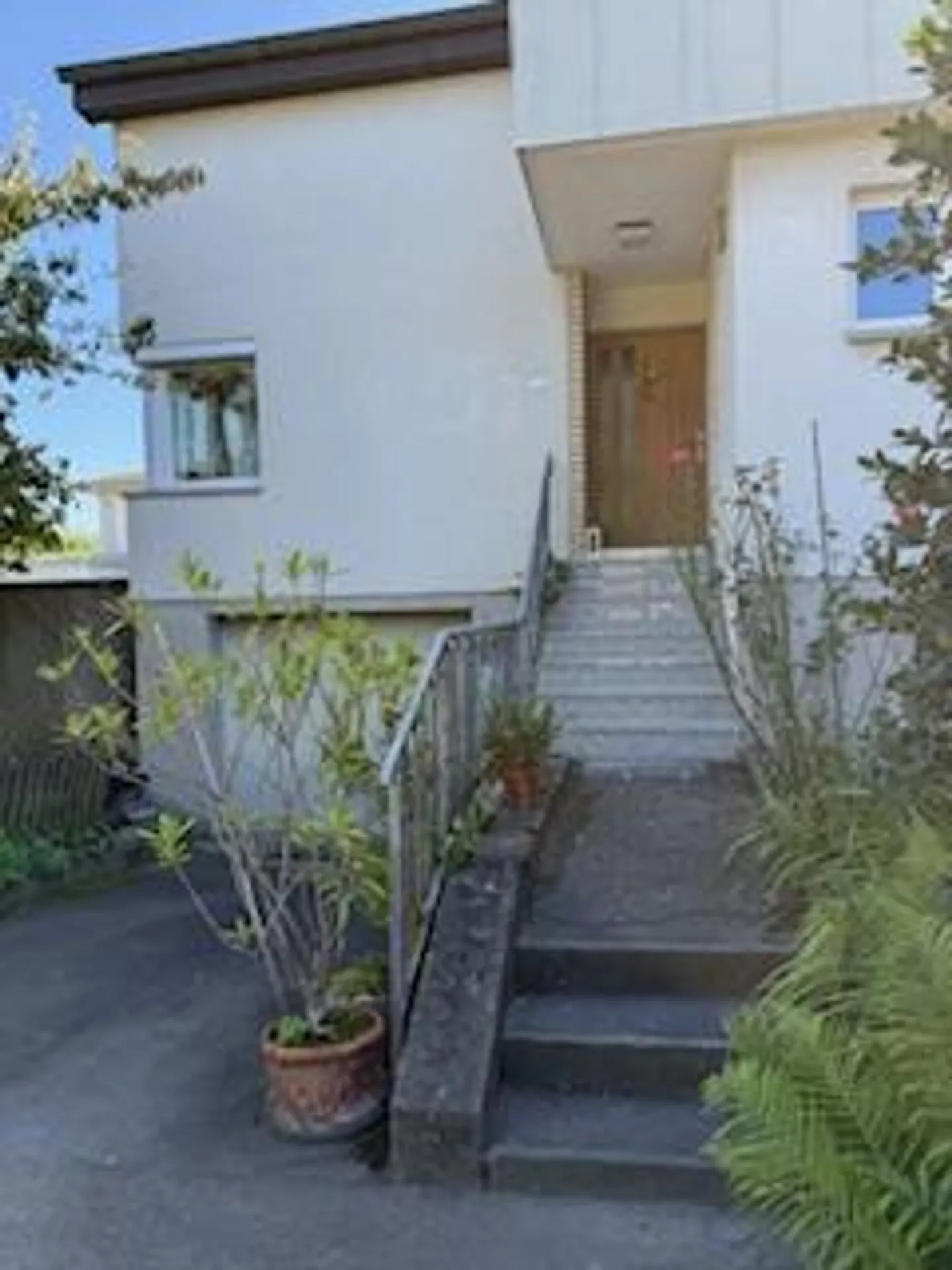 Single-family house (semi-detached) center, family-friendly - Photo 1 of 20