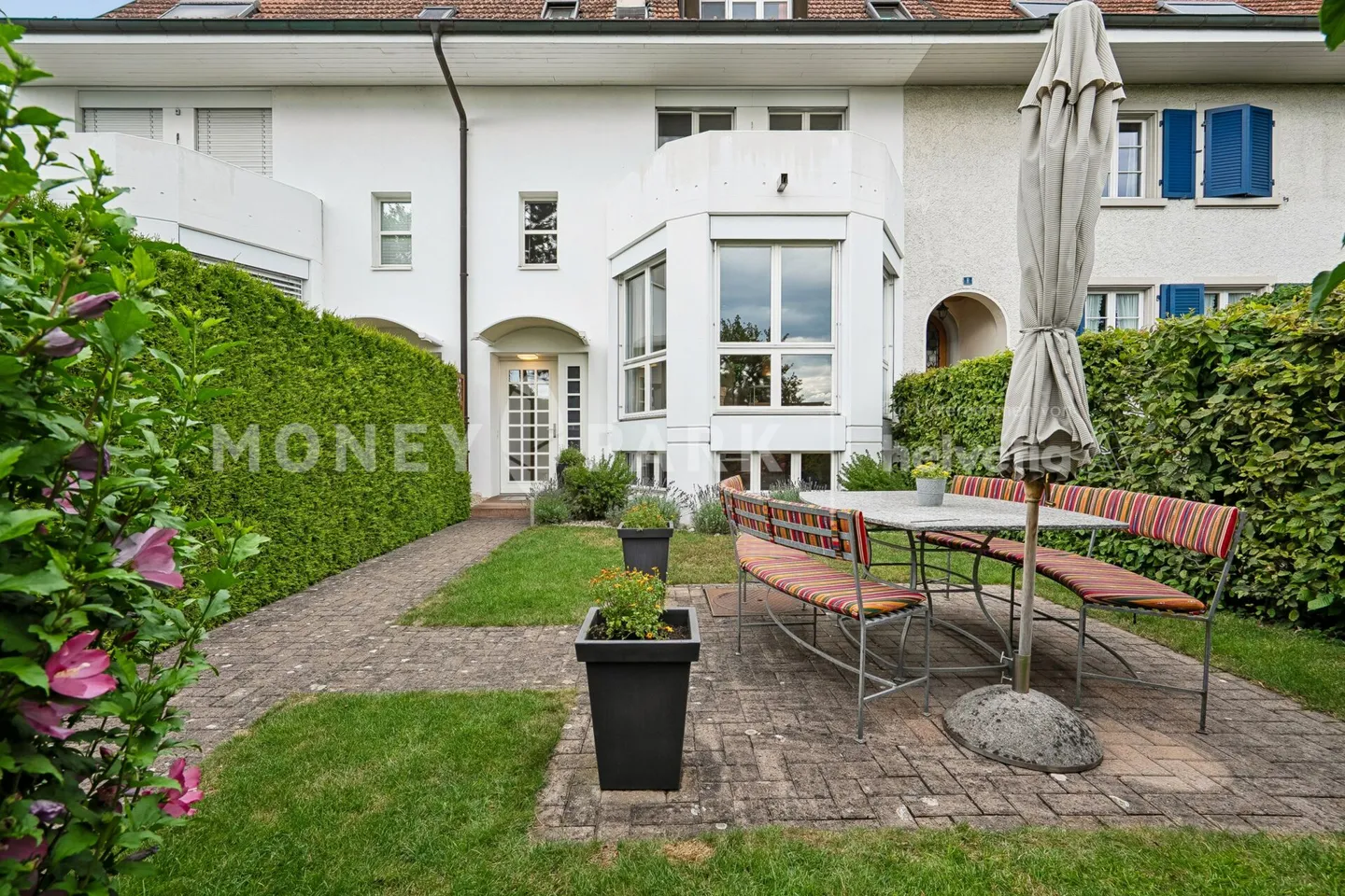 Attractive 5.5-room terraced house in a family-friendly location - Photo 2 of 15