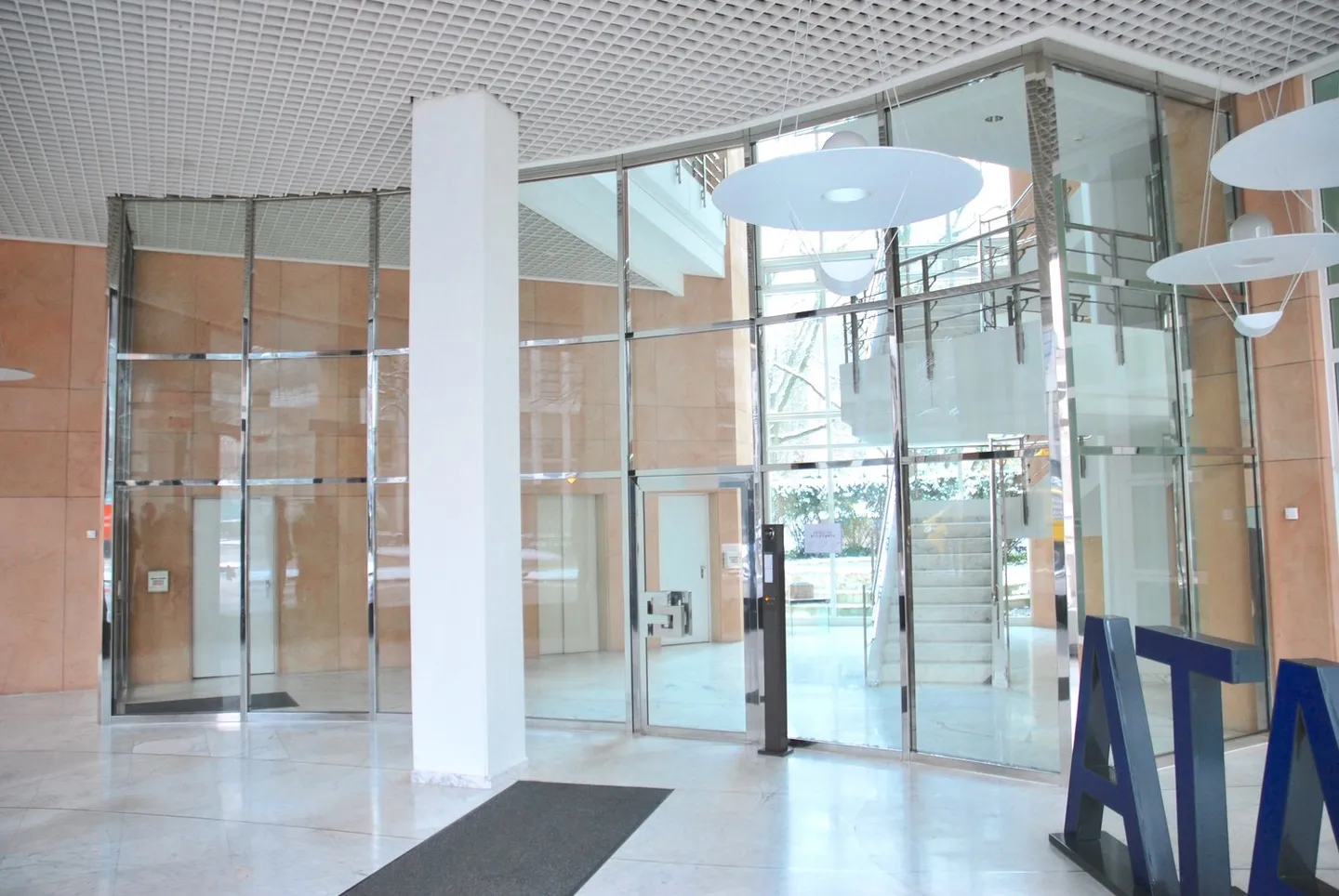 Grosse Büroflächen zu vermieten an bester Citylage beim Aeschenplatz - Foto 2 von 14