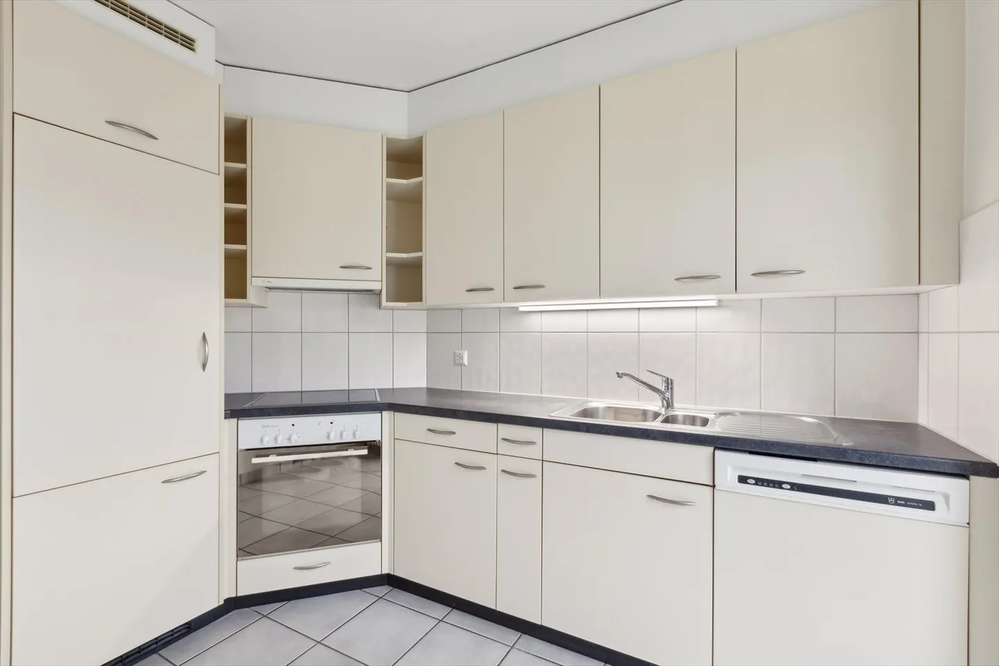 Modernes 2,5-Zimmer-Apartment, ideale Lage - Keine Kaution erforderlich! - Foto 3 von 5