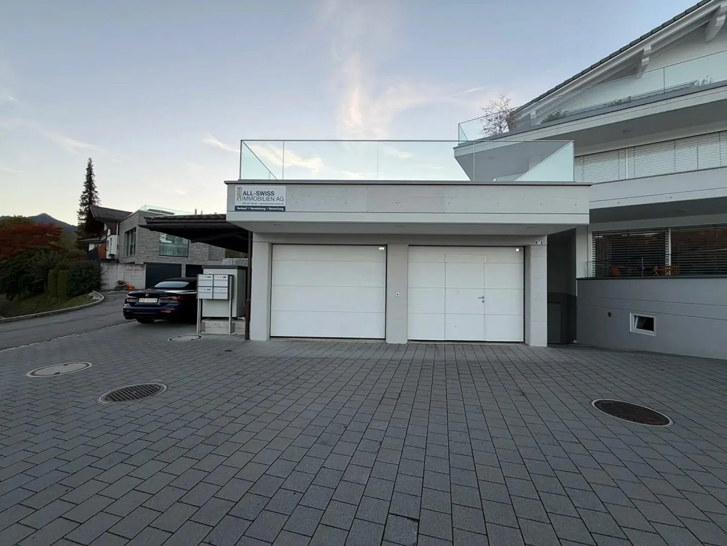 180 m² warehouse with double garage door for rent in Gross - Photo 3 of 5