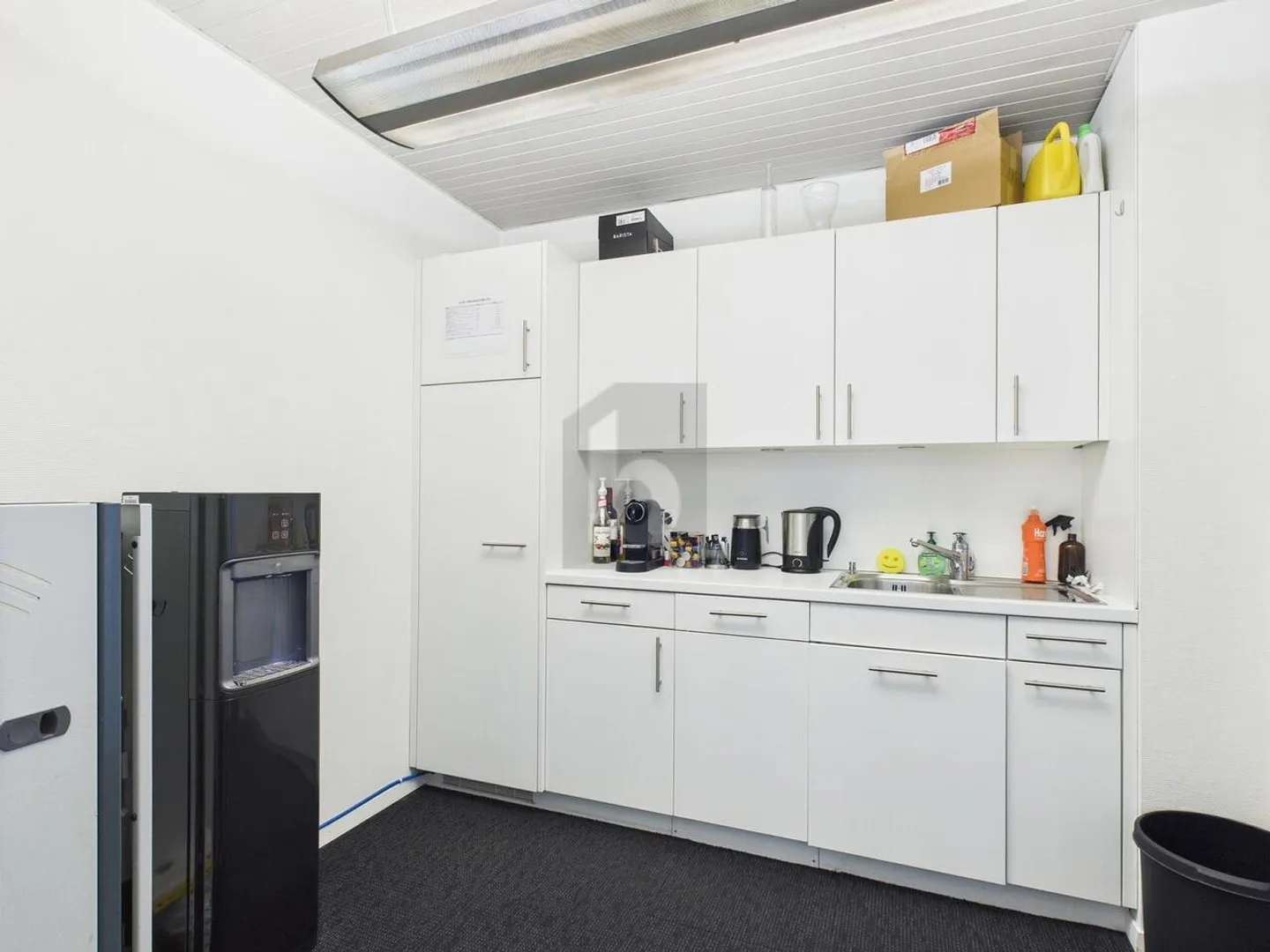 BEAUCOUP D'ESPACE DANS UN EMPLACEMENT ABSOLUMENT CENTRAL - Photo 5 sur 6