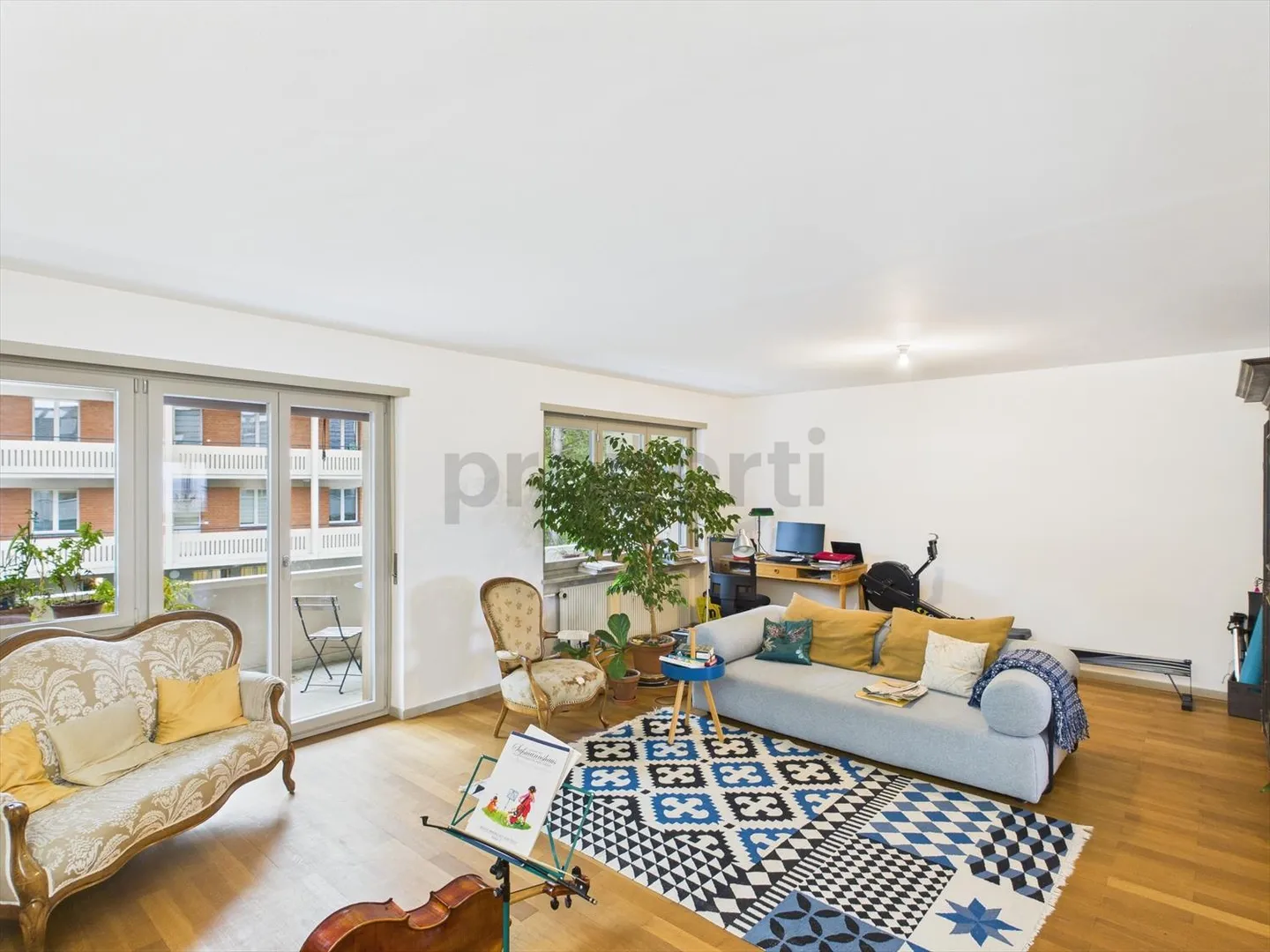 Appartamento su due livelli con vista panoramica sul Bruderholz - Foto 2 di 11