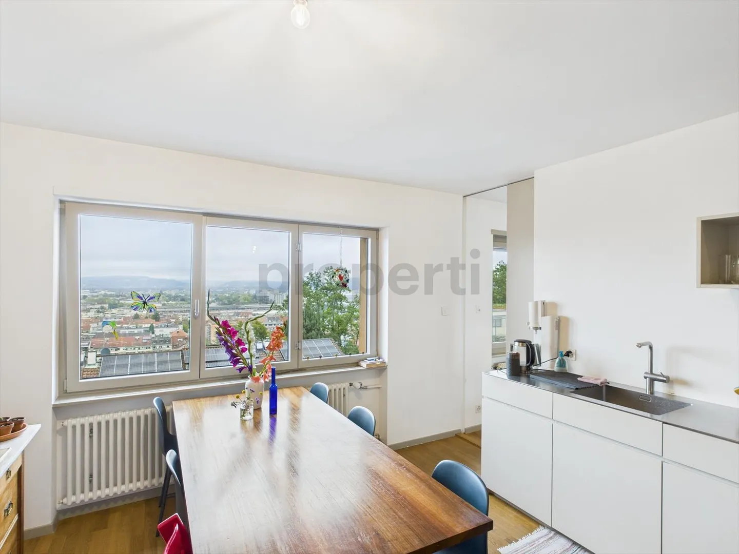 Appartamento su due livelli con vista panoramica sul Bruderholz - Foto 4 di 11