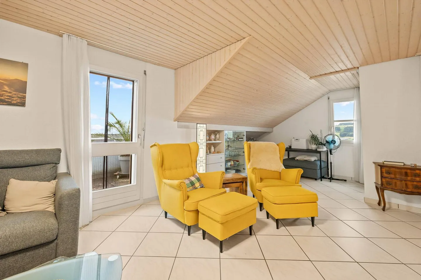 APPARTEMENT PENTHOUSE SPACIEUX DE 5,5 PIÈCES AVEC POSSIBILITÉS D'EXTENSION - Photo 2 sur 5