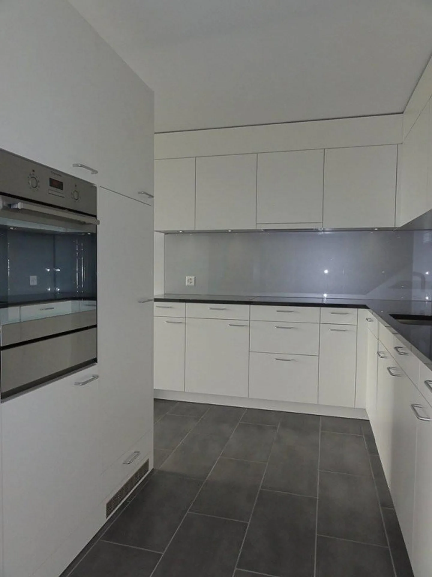 Cercasi nuovo inquilino per un appartamento attico attraente con terrazza! - Foto 3 di 10