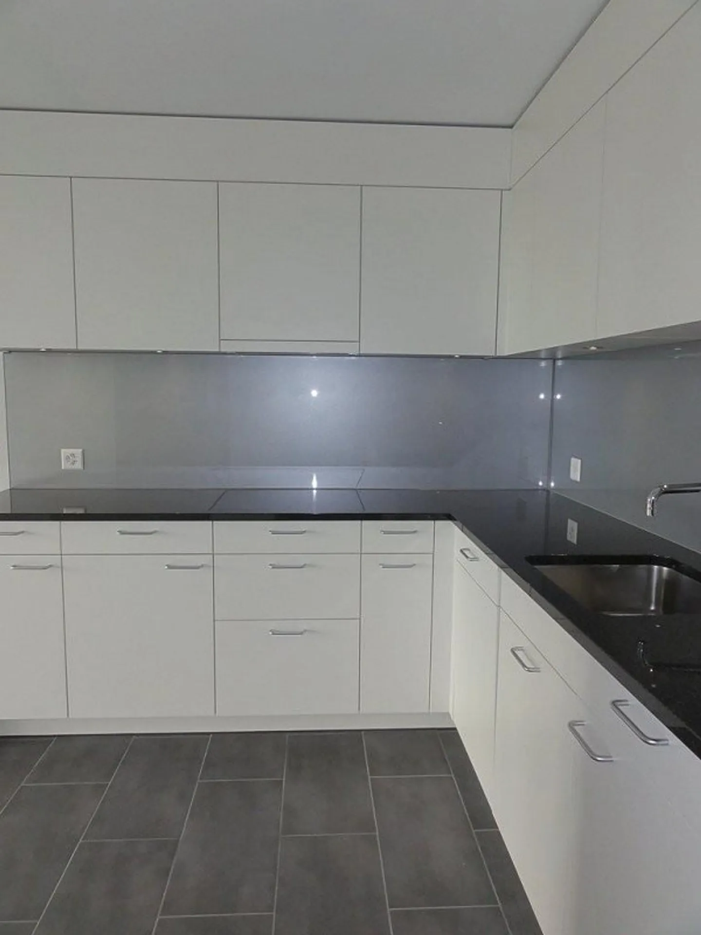 Cercasi nuovo inquilino per un appartamento attico attraente con terrazza! - Foto 2 di 10