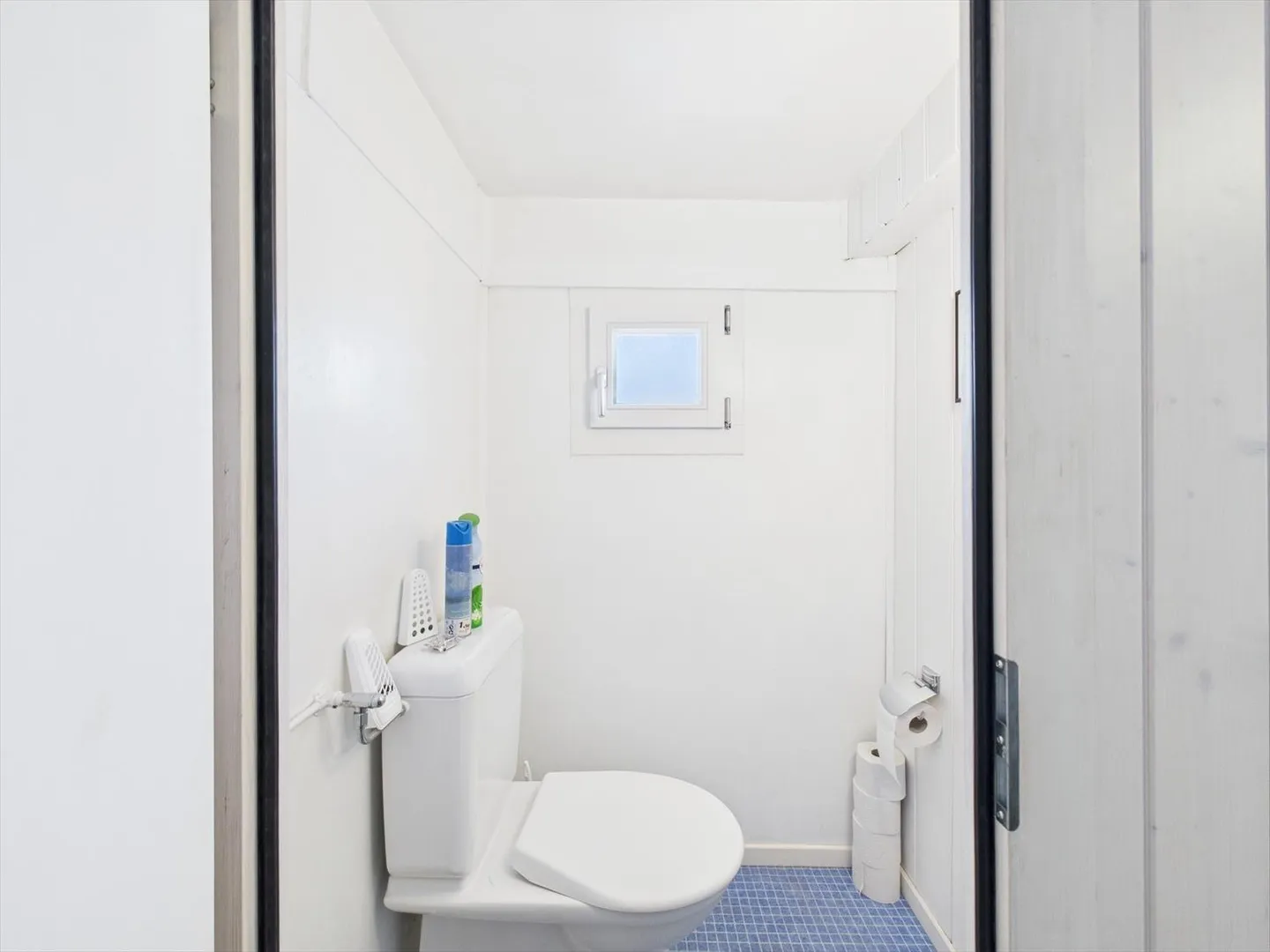 Historical charm, modern renovation & space for the whole family... - Photo 9 of 13