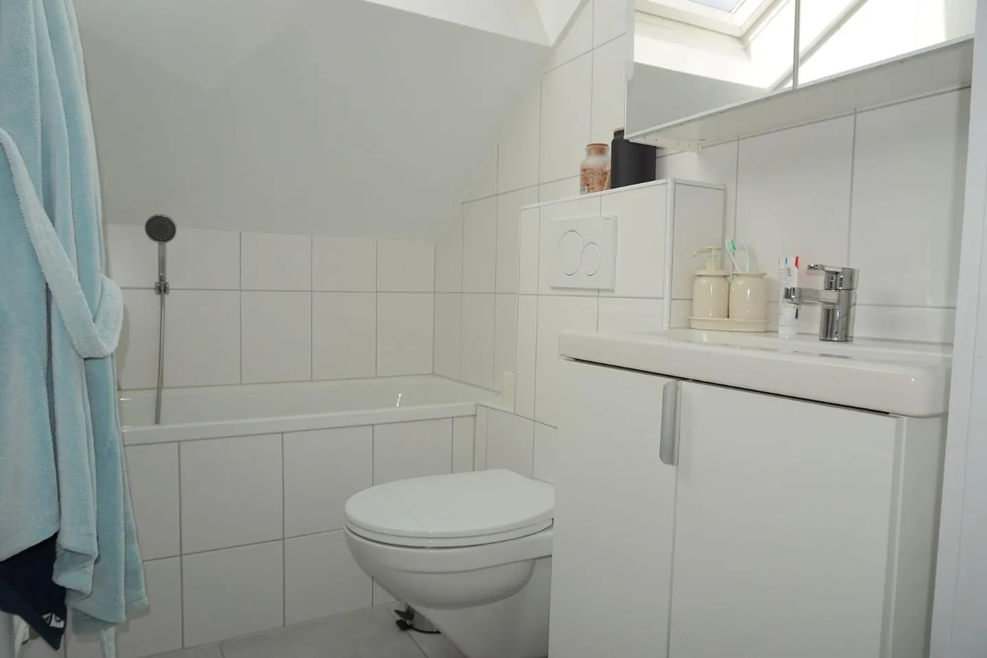 ARI-253 - Edificio con 3 appartamenti, 3 garage e 2 posti auto vicino alla stazione ferroviaria CFF - Foto 4 di 12