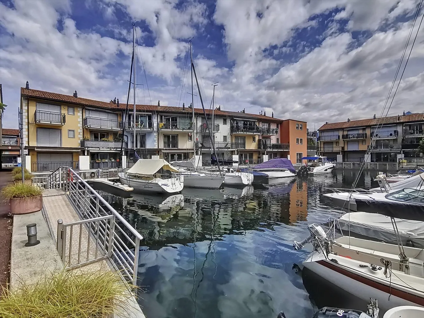 Duplex unico e magnifico di 4,5 stanze nella marina - Foto 2 di 11
