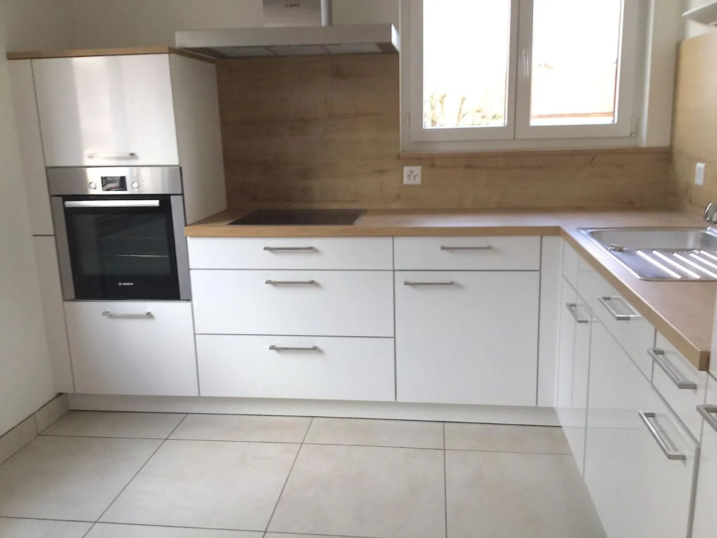 ARI-253 - Edificio con 3 appartamenti, 3 garage e 2 posti auto vicino alla stazione ferroviaria CFF - Foto 11 di 12