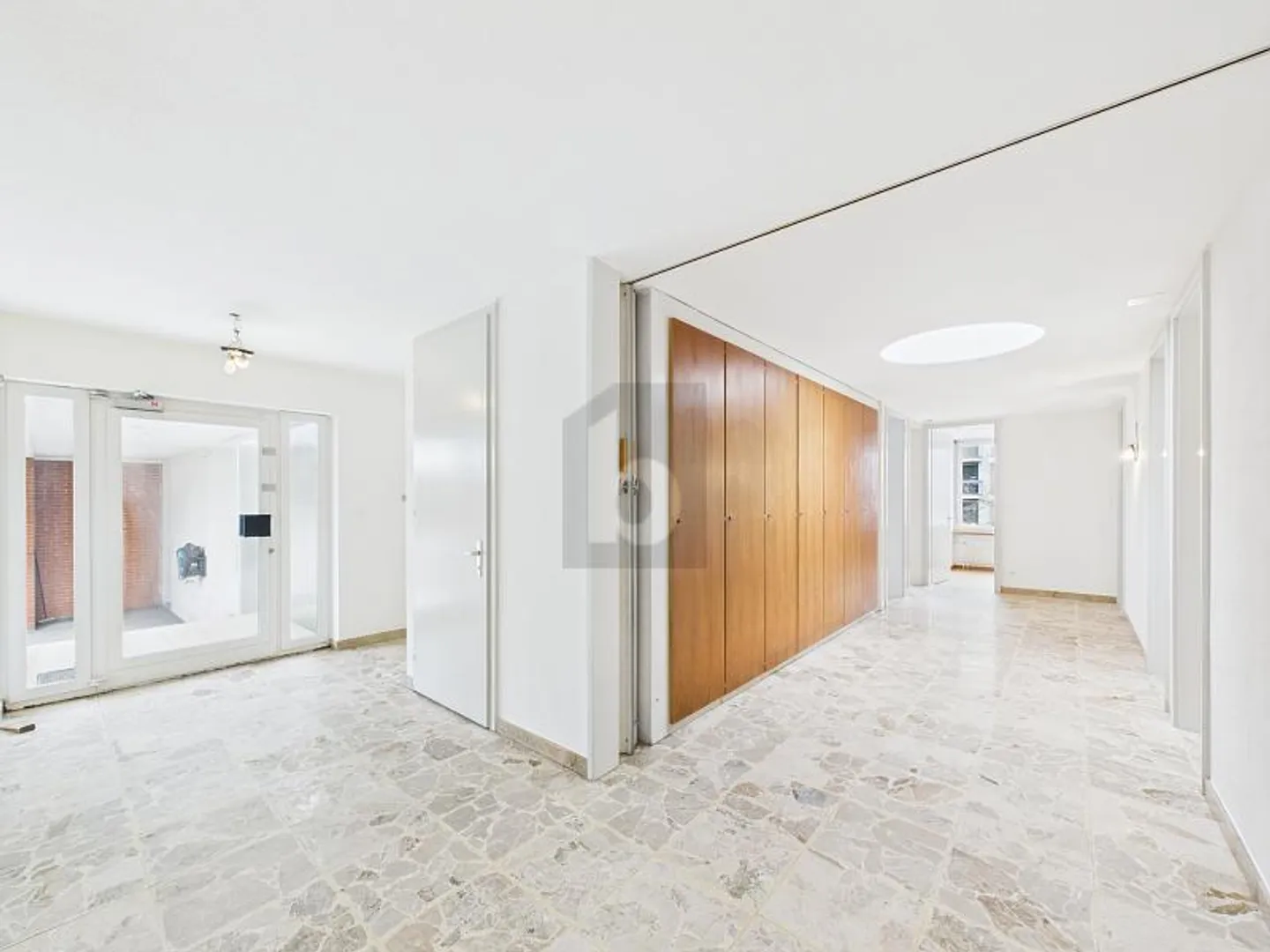 Family Home with Large Garden - Photo 5 of 6