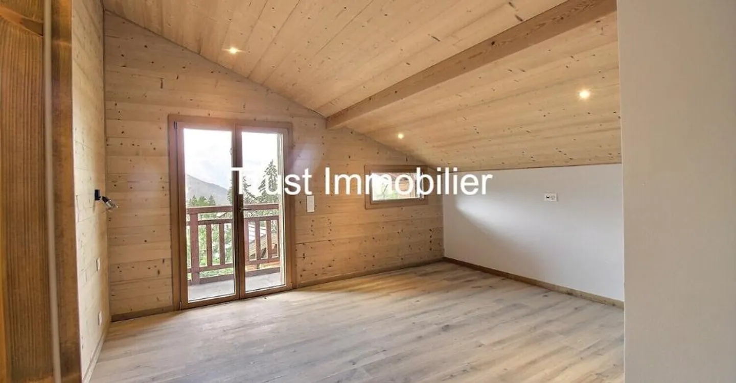 6002M-Gryon-Chalet 5.5 rooms renovated - Photo 4 of 13