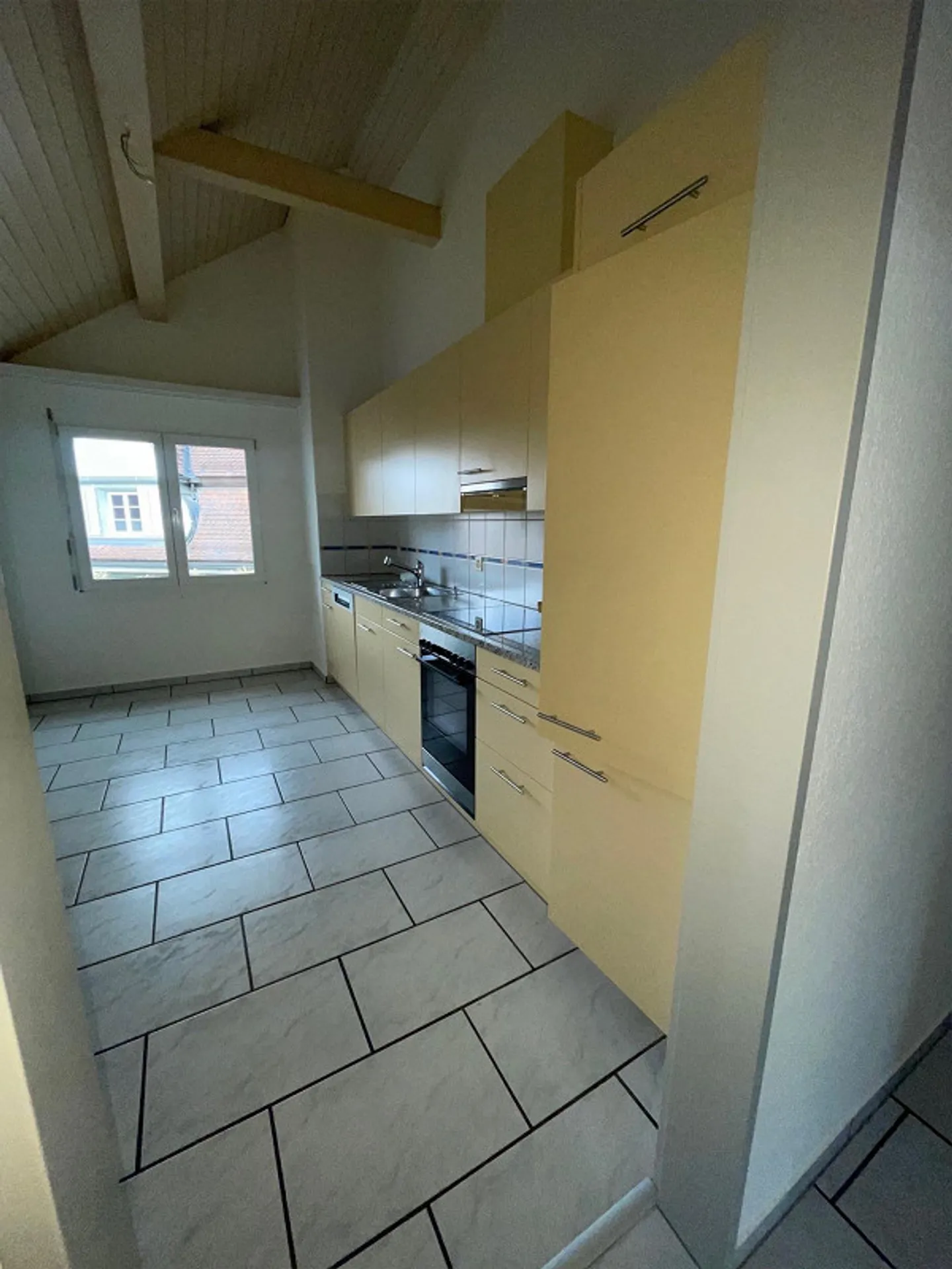 Family-friendly 4.5-room attic apartment - Photo 3 of 14