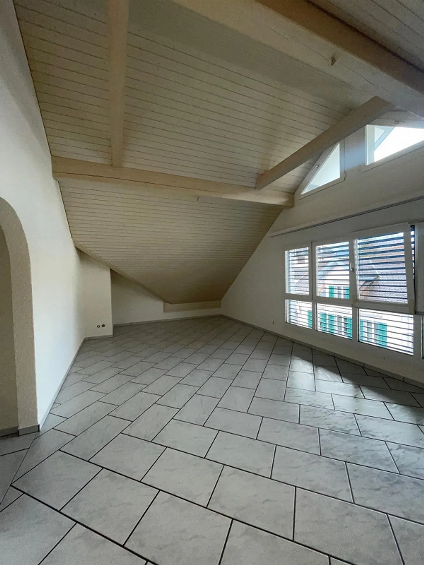 Family-friendly 4.5-room attic apartment - Photo 4 of 14