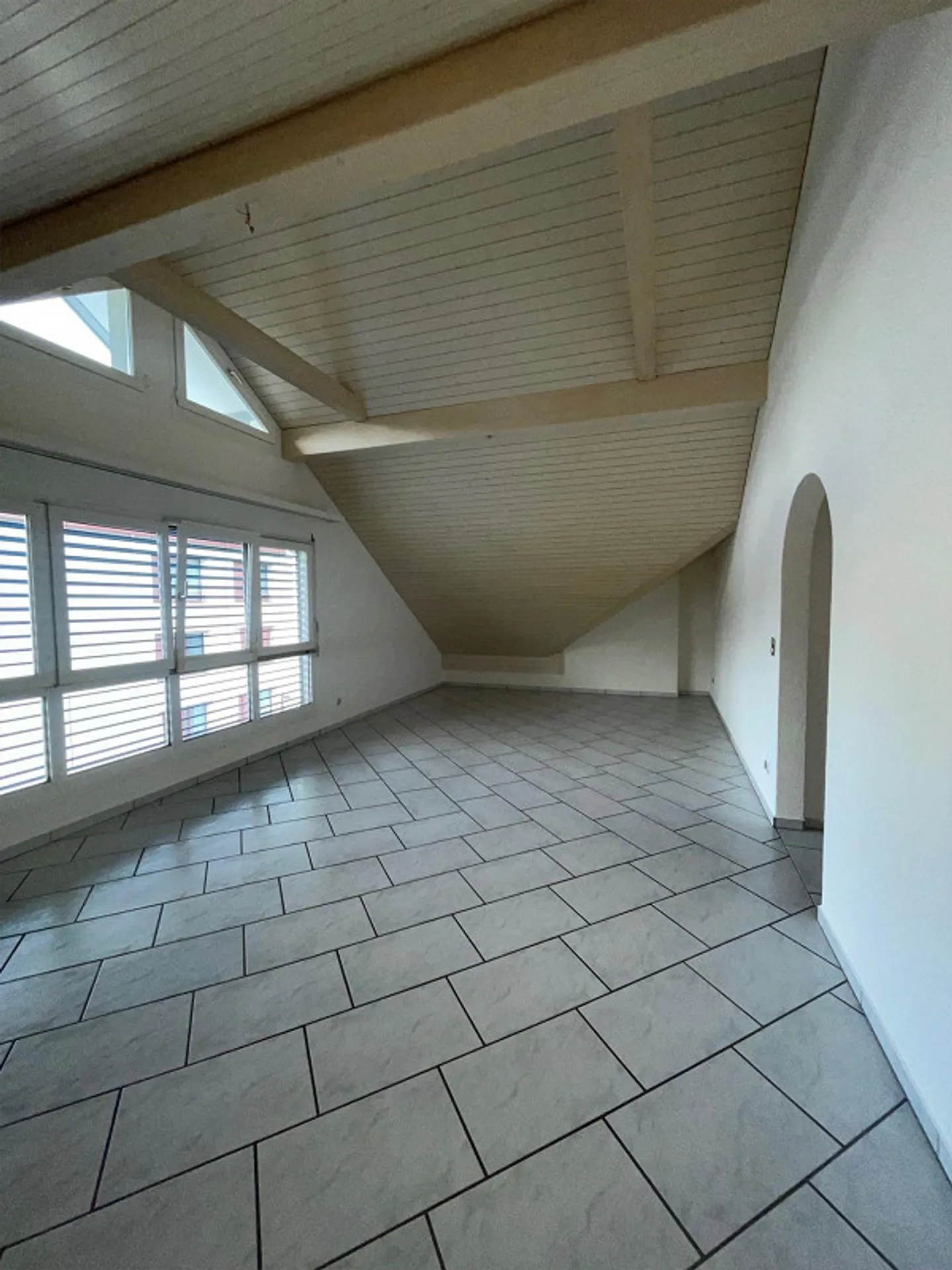 Family-friendly 4.5-room attic apartment - Photo 5 of 14