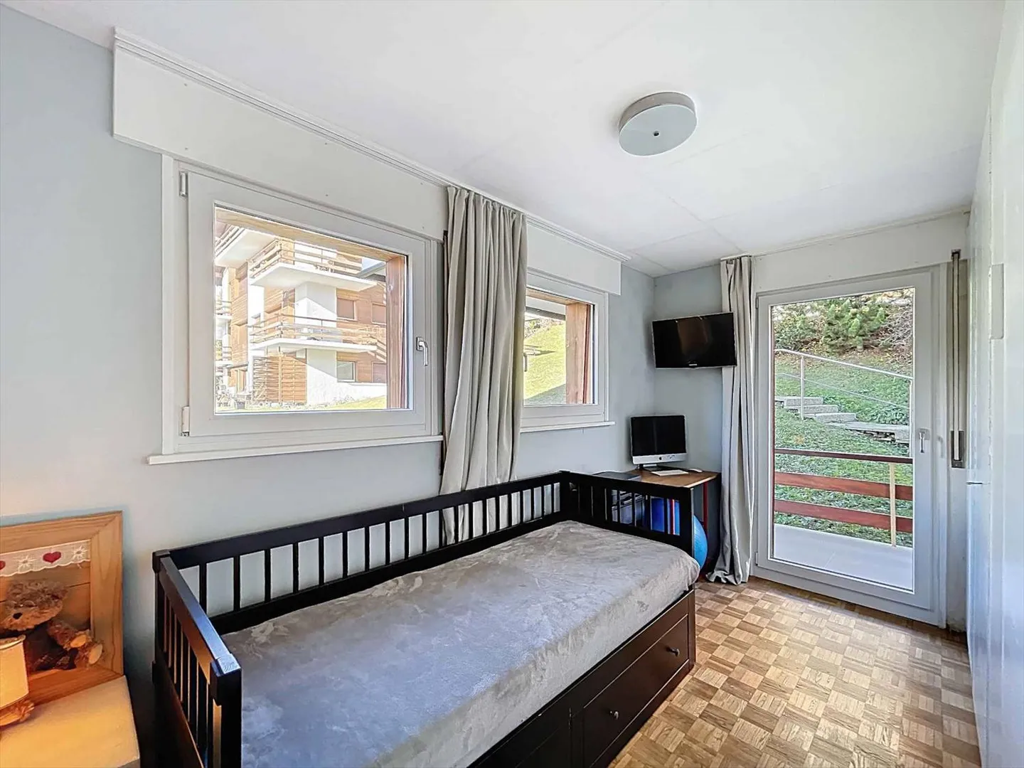 SEHR SCHÖNE 3,5-ZIMMER-WOHNUNG MIT AUSGEZEICHNETEM PANORAMABLICK - Foto 8 von 9