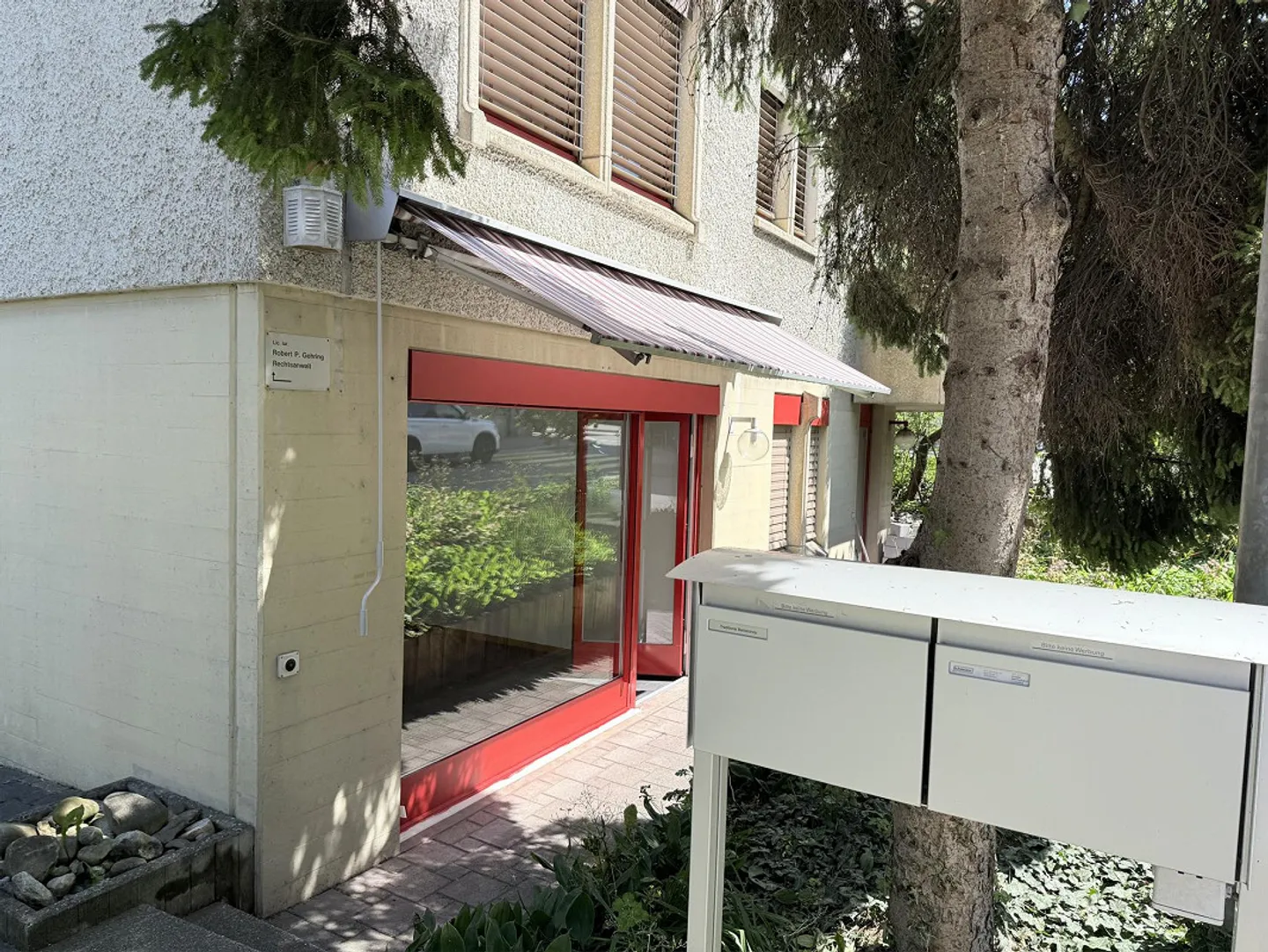 Looking for a new tenant for a hair salon of about 40m2, distributed over two rooms - Photo 6 of 7