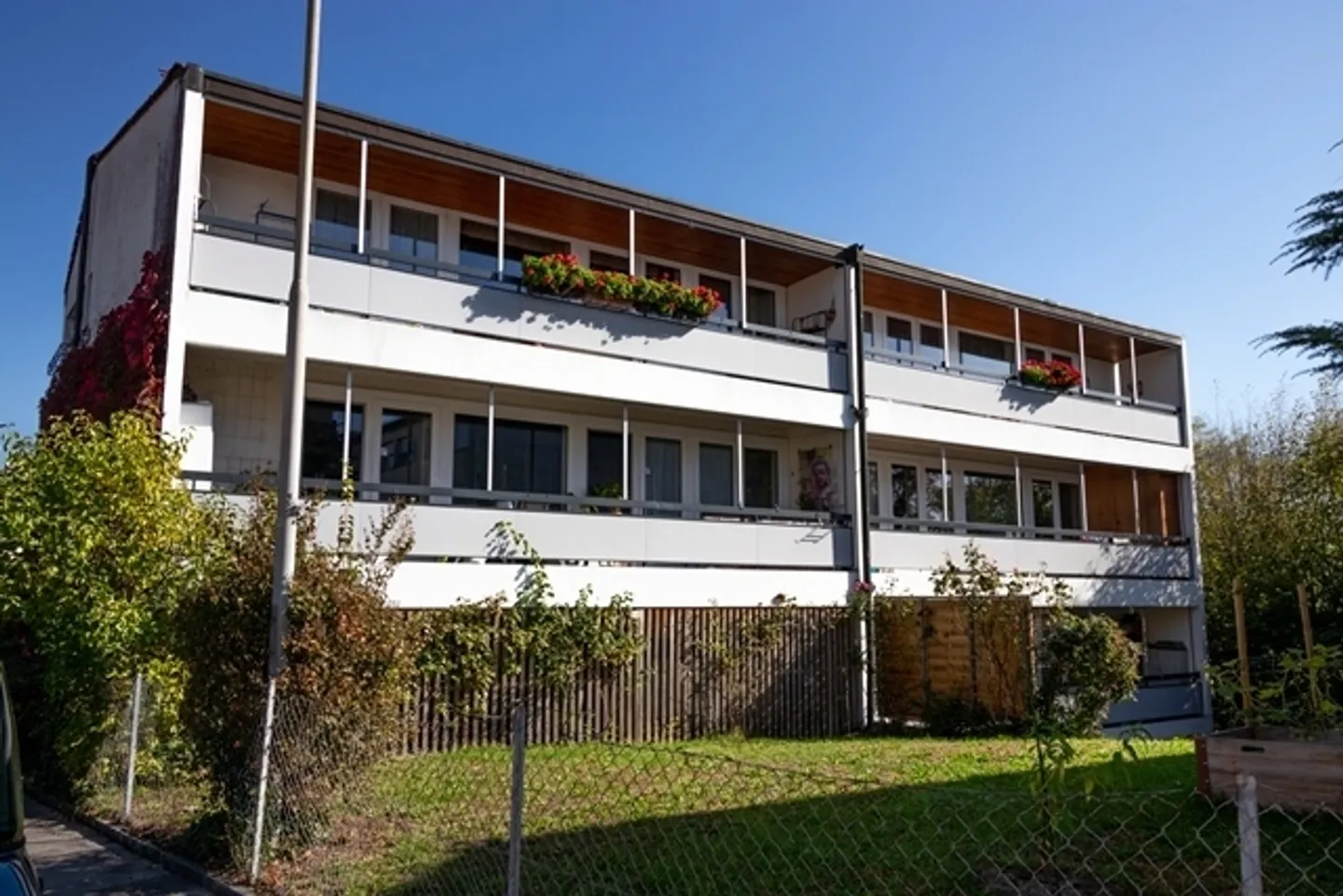 Outdoor parking space for rent in Crissier - Photo 1 of 1