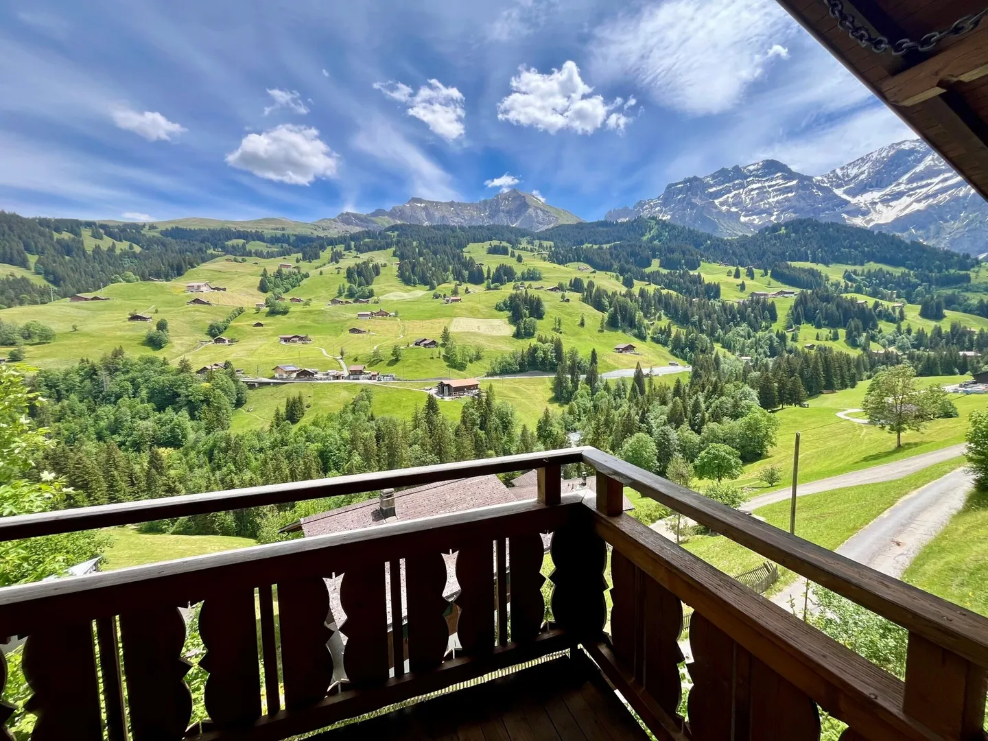Charmantes Chalet mit Atemberaubender Aussicht - Foto 2 von 18