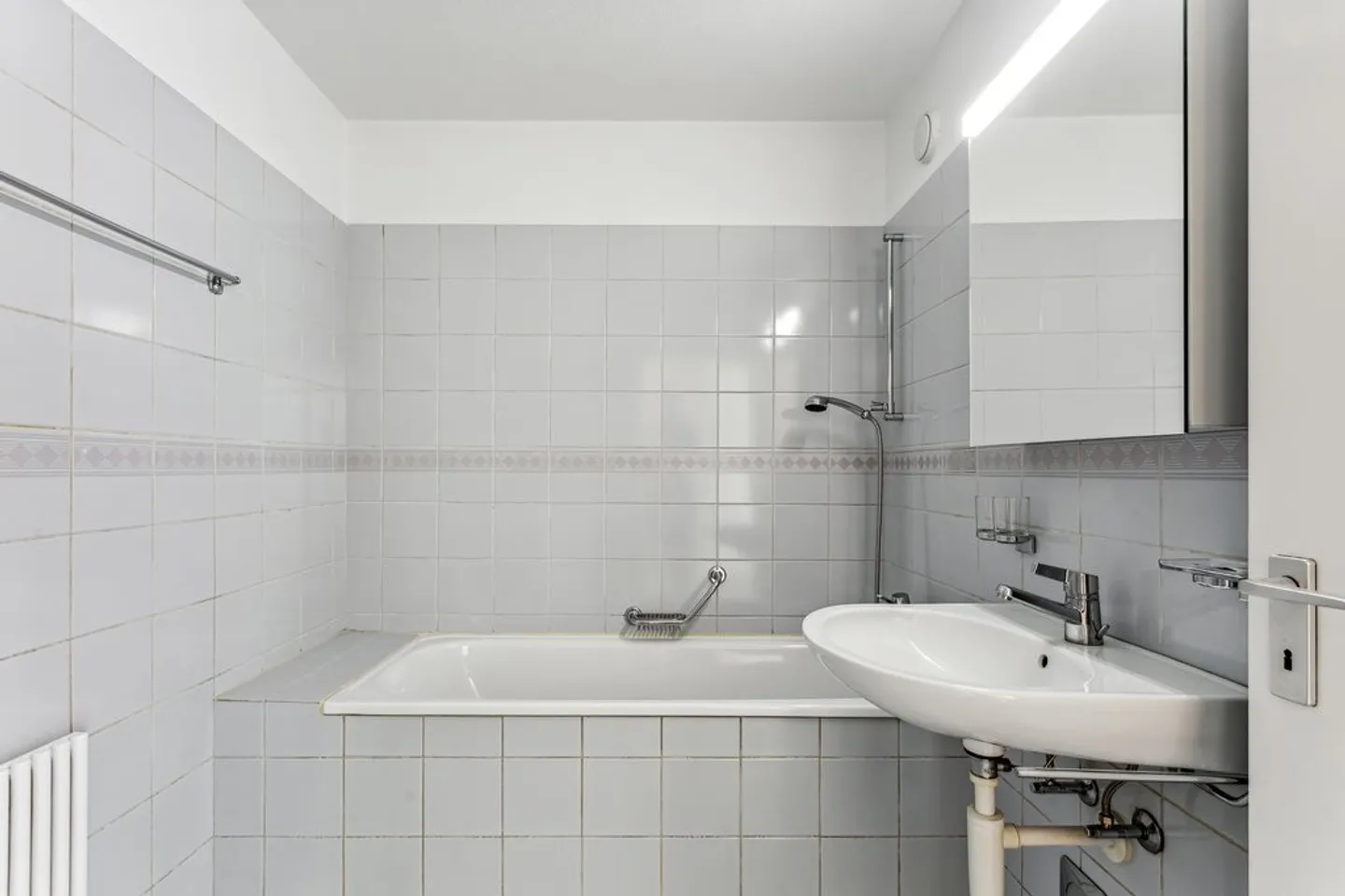Charming Apartment in Quiet Area - Photo 6 of 8