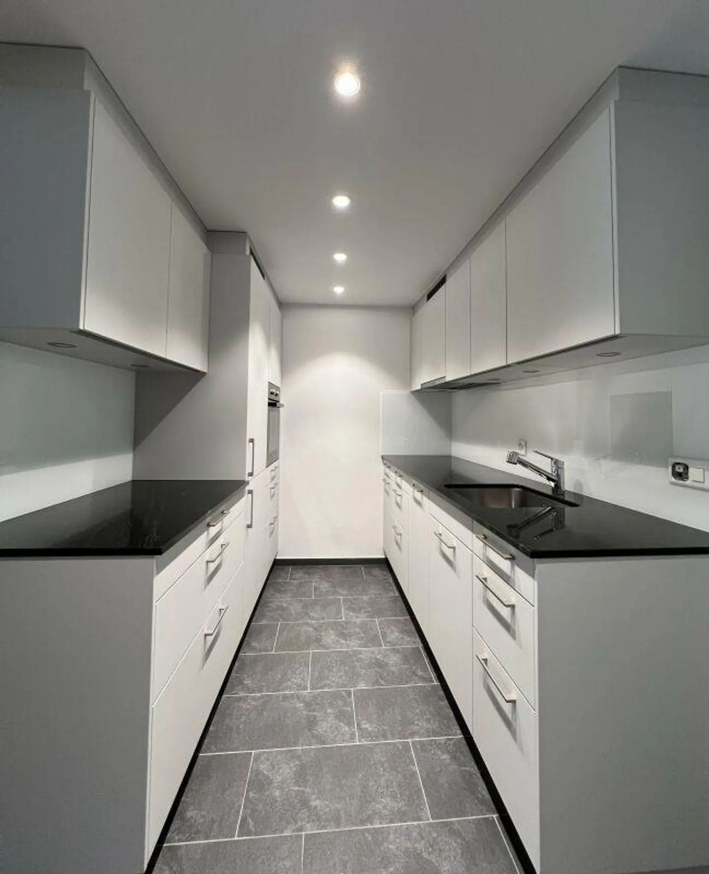 Modern City Apartment - Photo 2 of 6