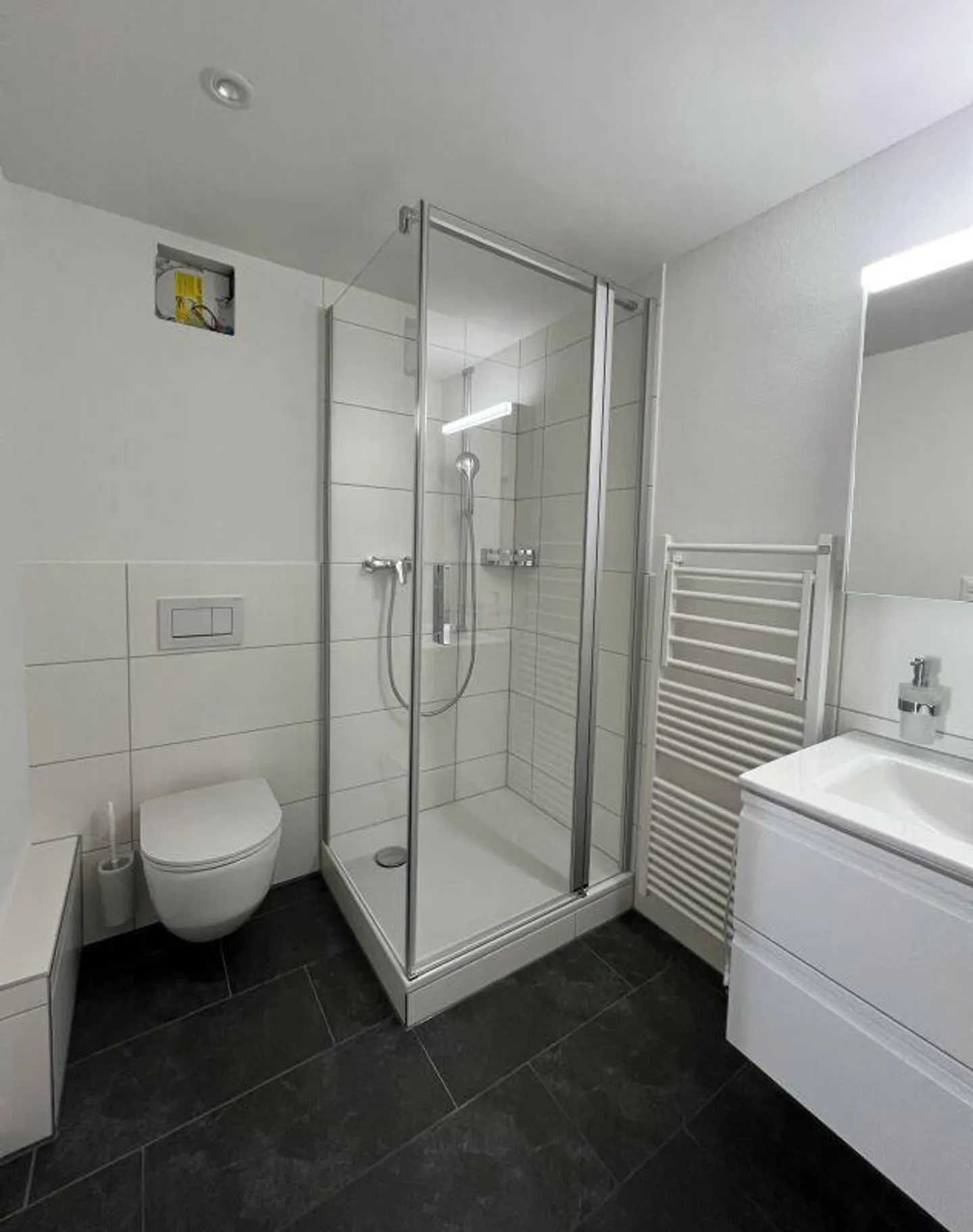 Modern City Apartment - Photo 3 of 6