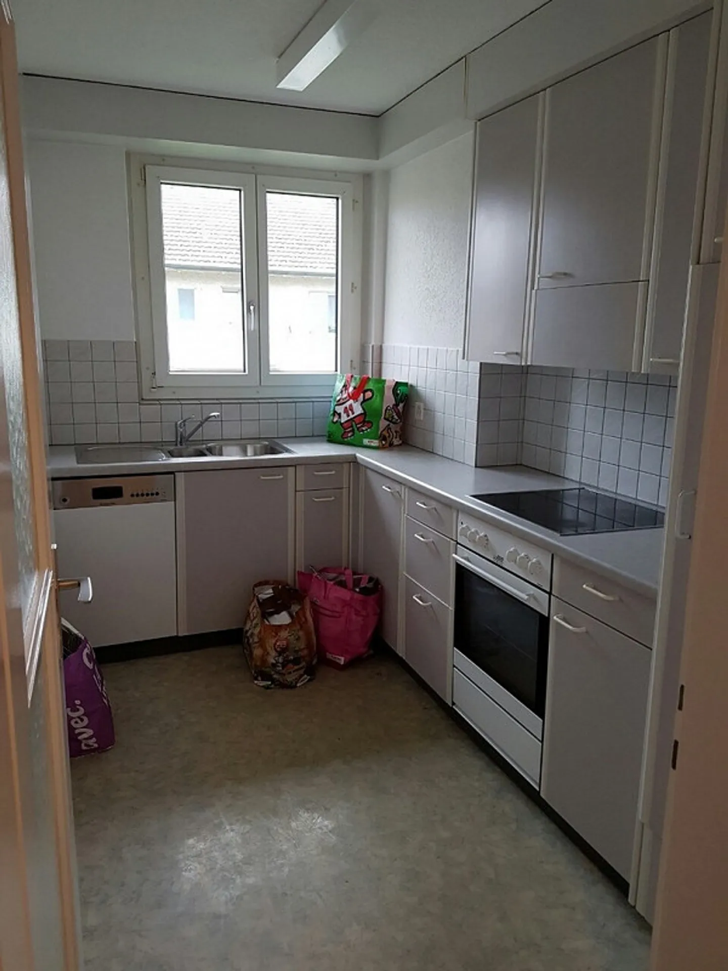 Renovated 3.5 room apartment in a quiet and beautiful location - Photo 8 of 16