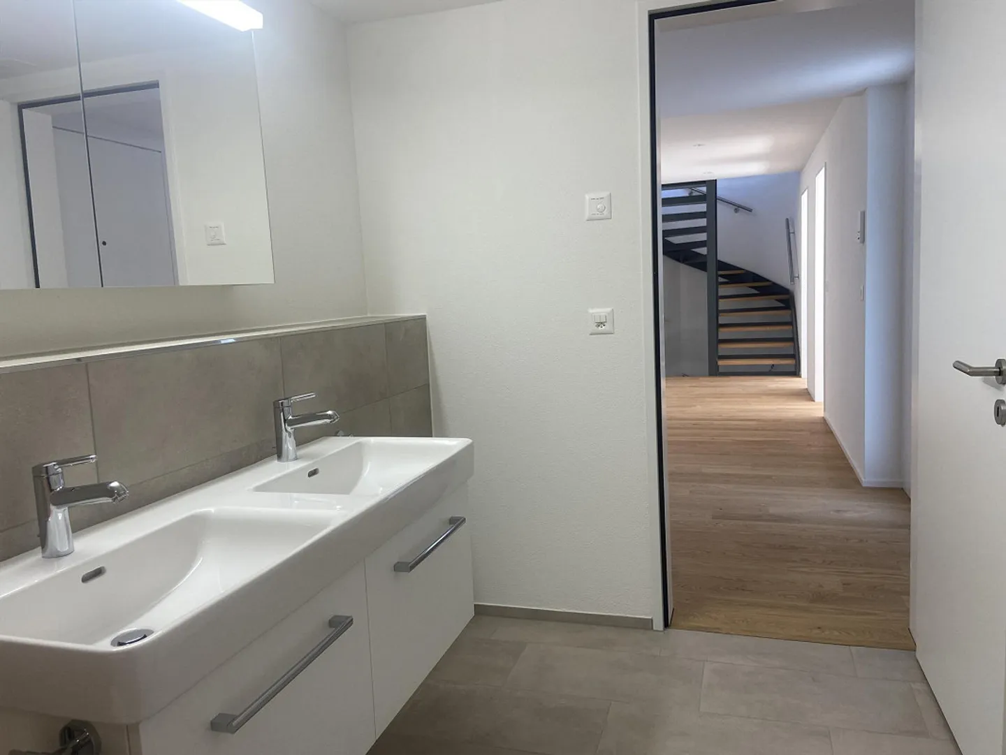4.5-Zimmer-Doppeleinfamilienhaus an einzigartiger Hanlage - Foto 13 di 18