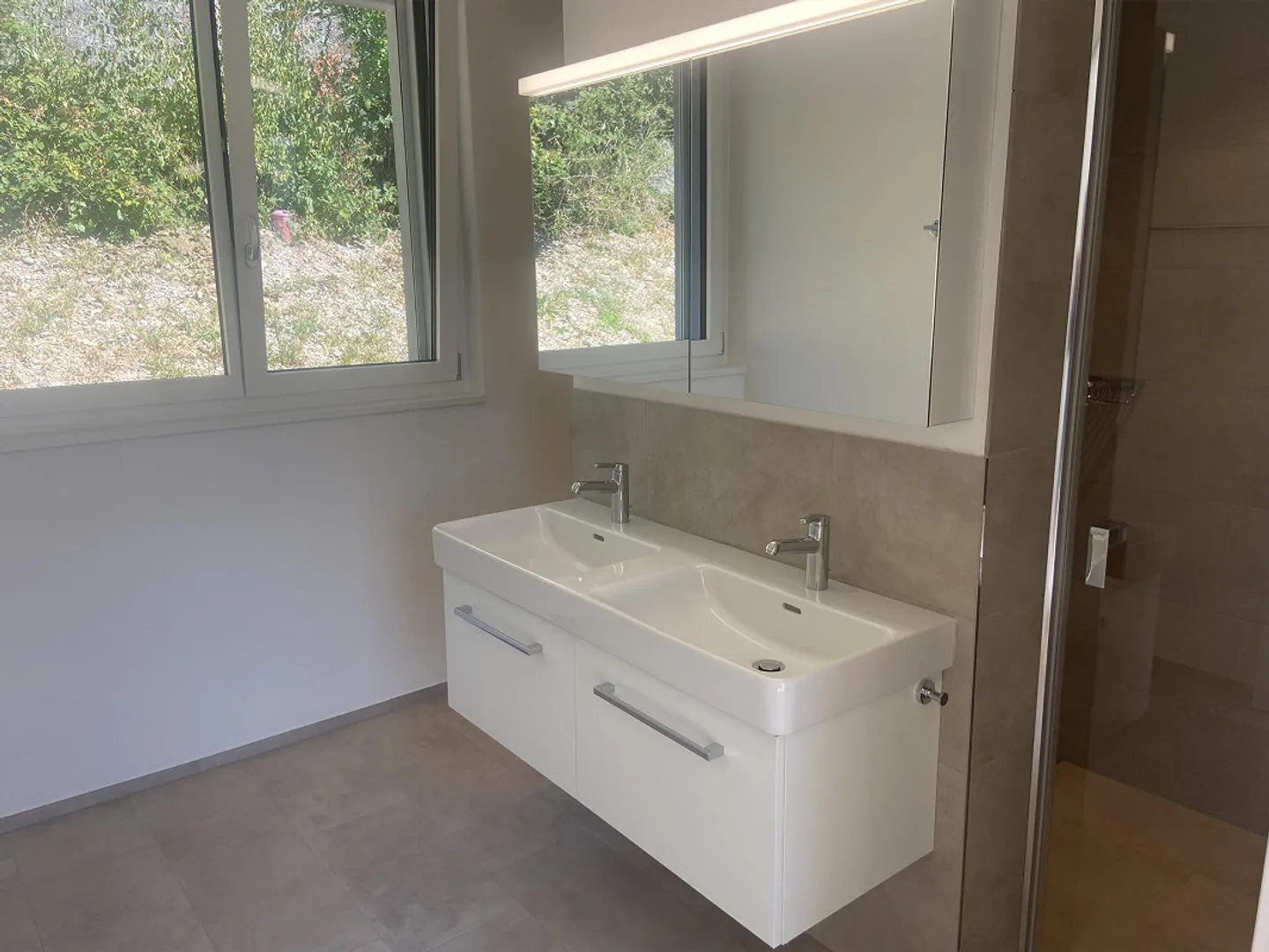 4.5-Zimmer-Doppeleinfamilienhaus an einzigartiger Hanlage - Foto 15 di 18