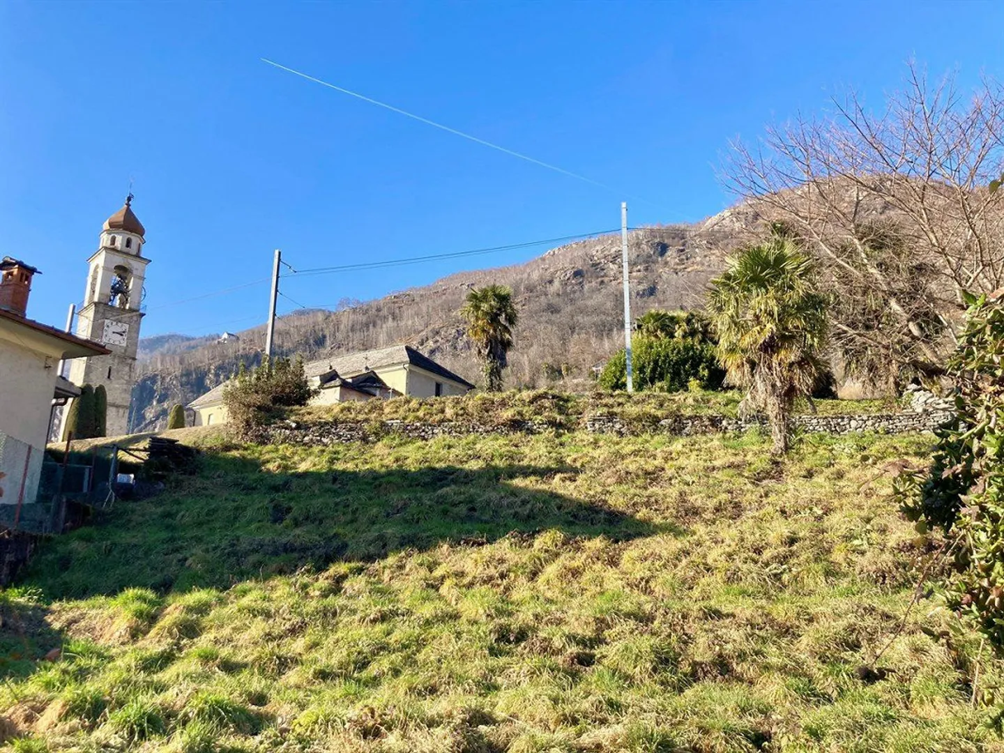 Terrain constructible avec vue dégagée - Photo 3 sur 9