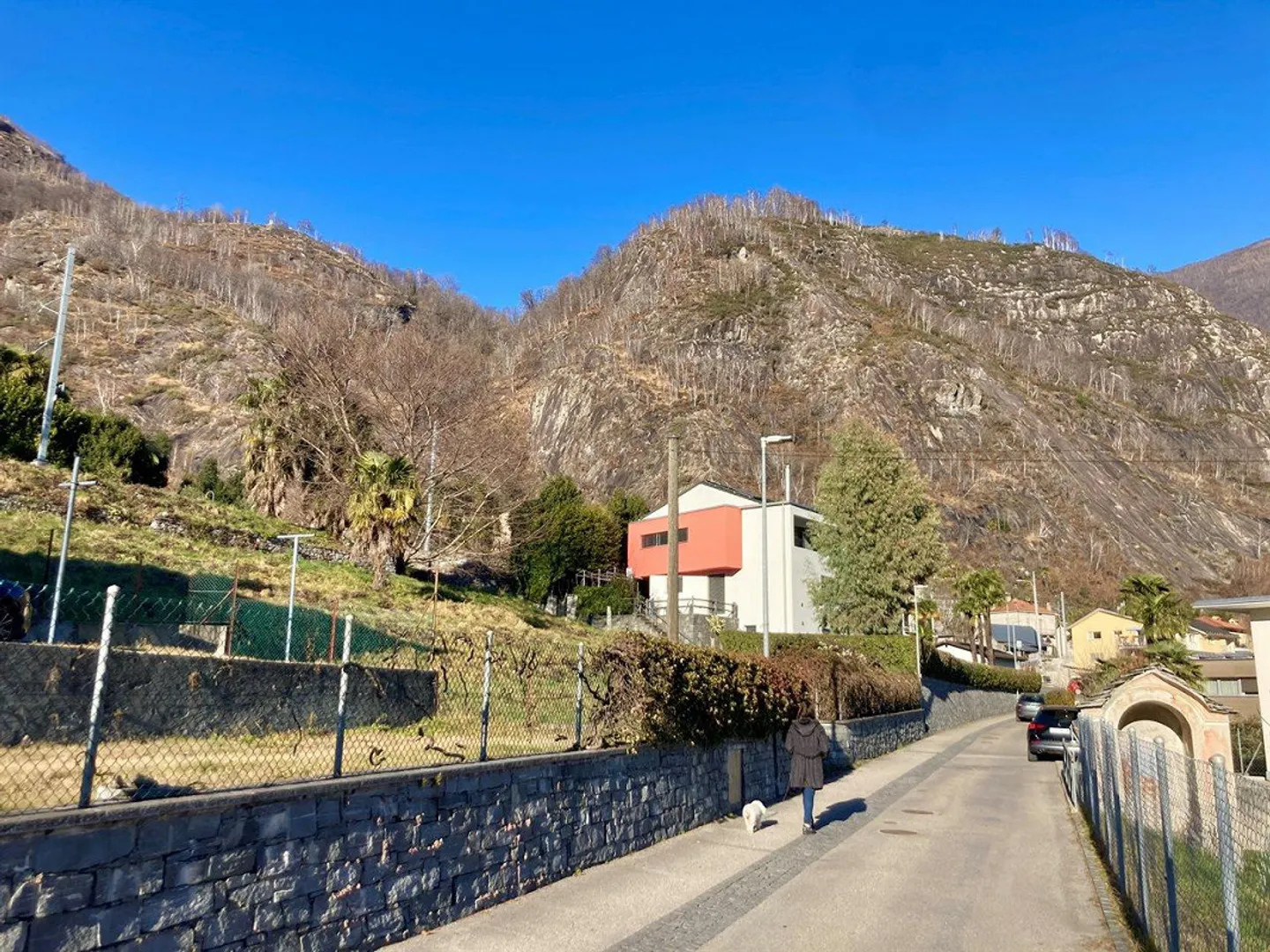Terrain constructible avec vue dégagée - Photo 4 sur 9