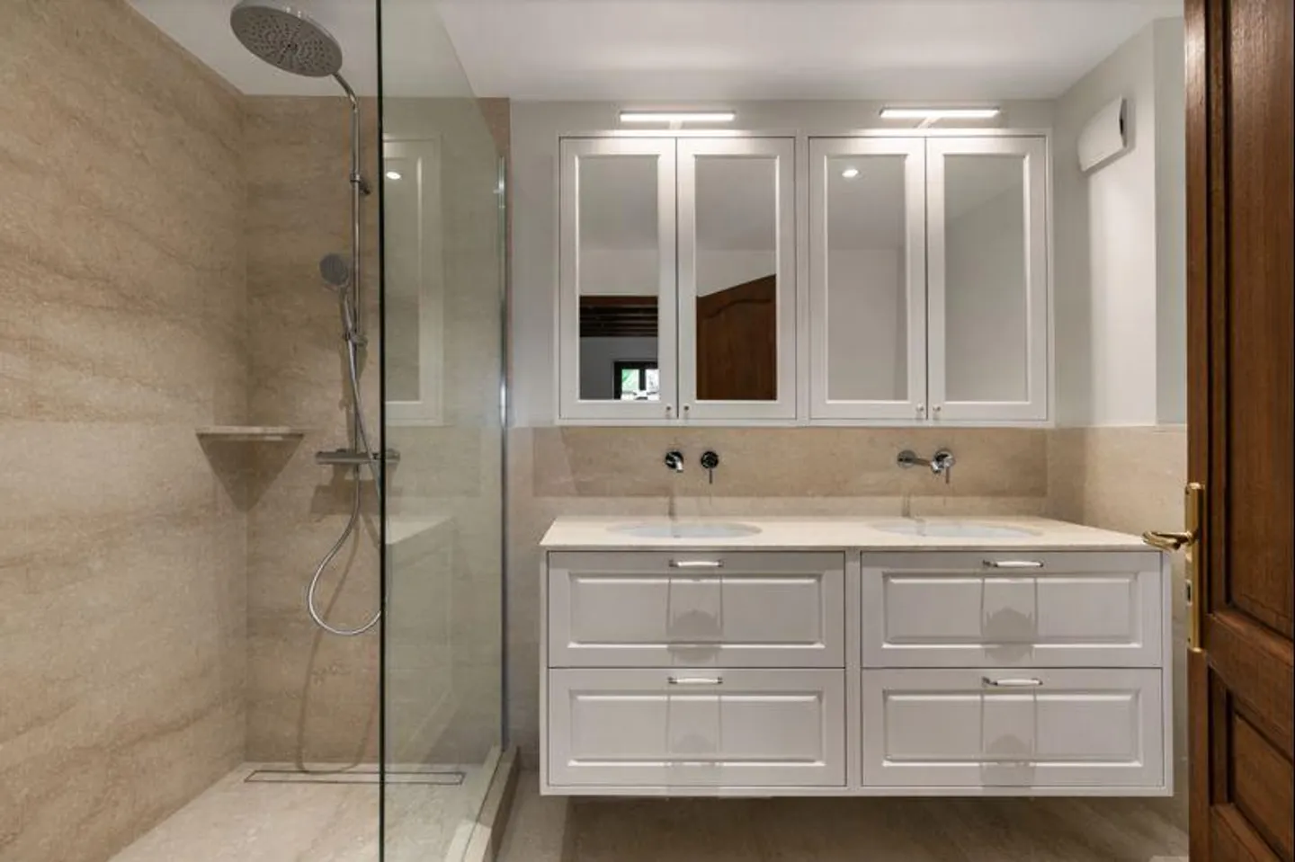 Exklusiv - Renovierte Charme-Villa in Collonge-Bellerive - Foto 9 von 12