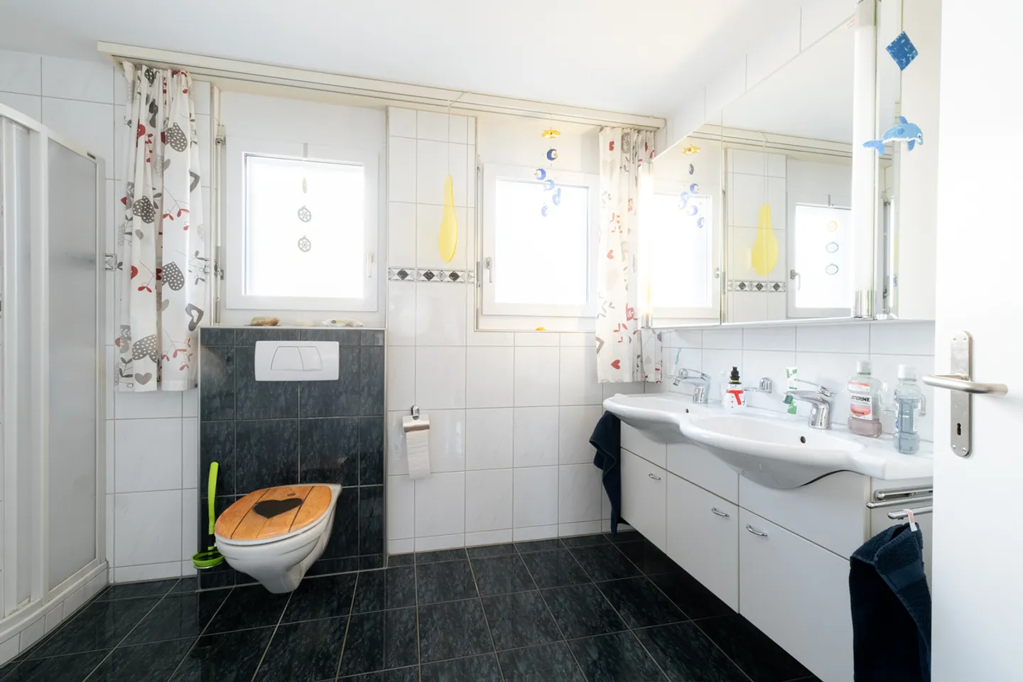 Sun-drenched family paradise in an ideal location - Photo 7 of 9