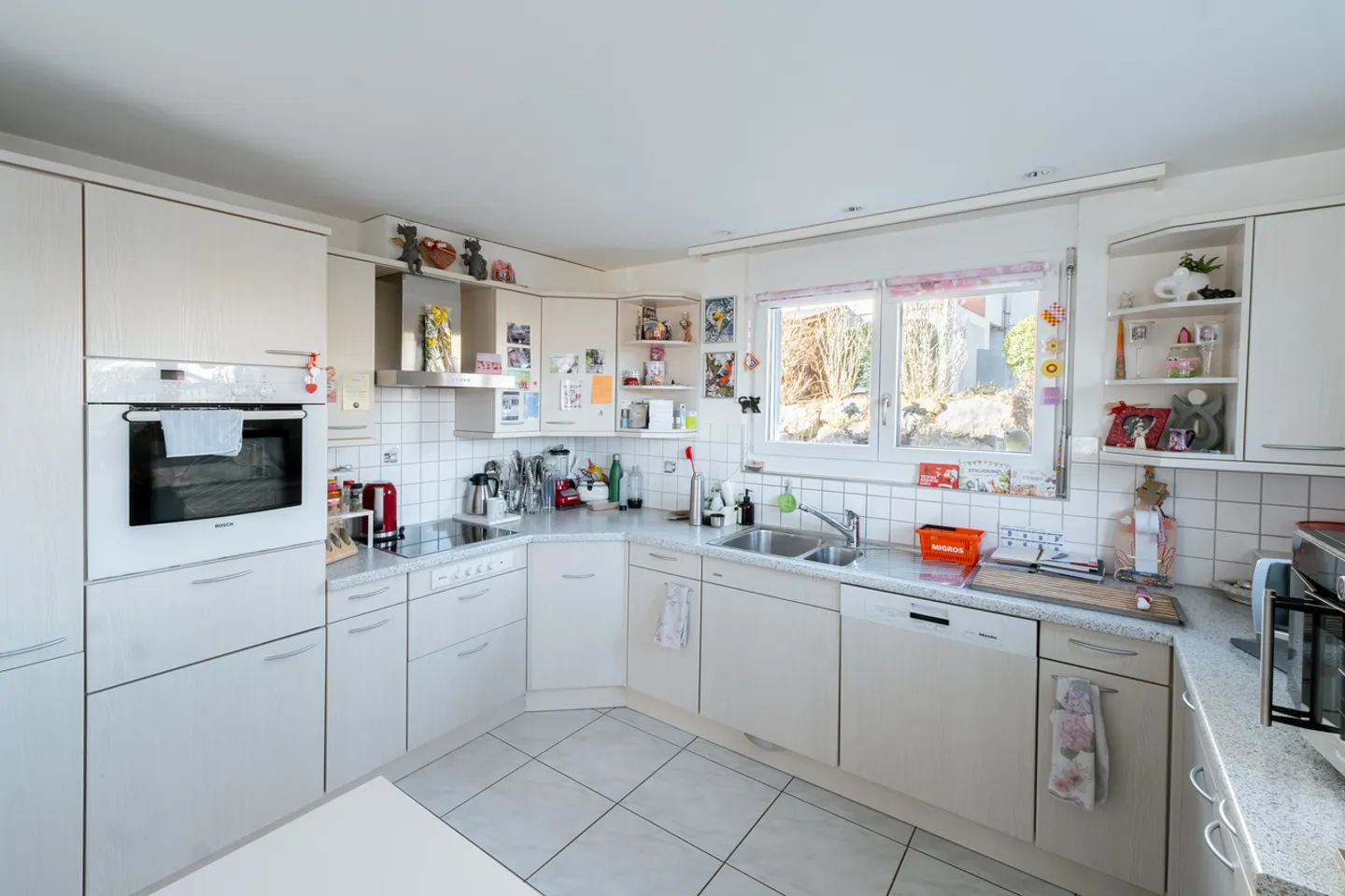 Sun-drenched family paradise in an ideal location - Photo 3 of 9