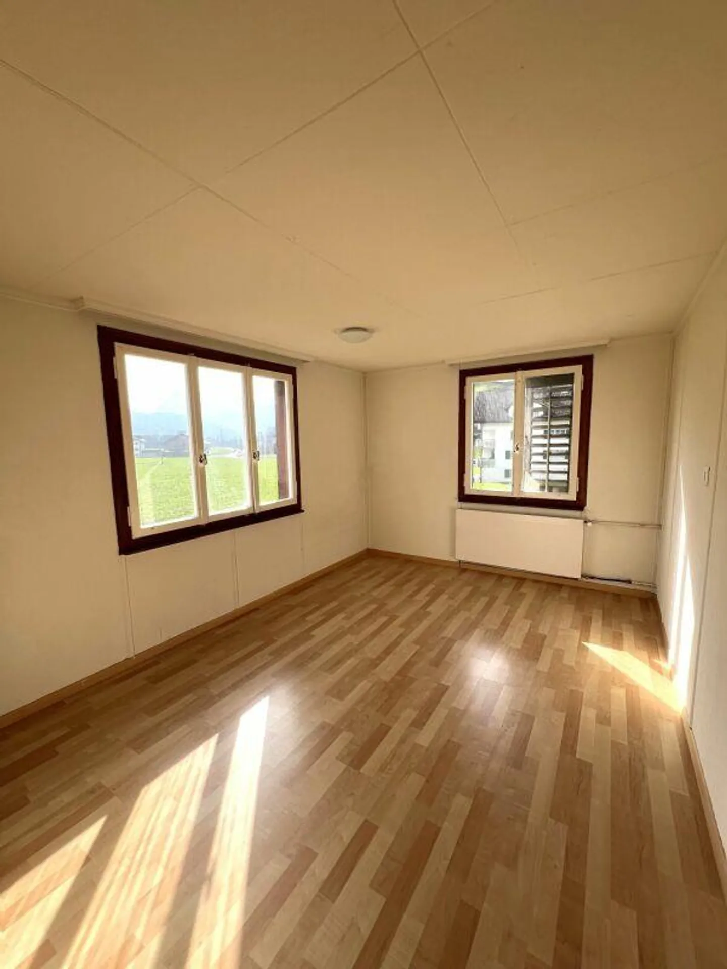 Charming 5-Room Apartment - Photo 4 of 9