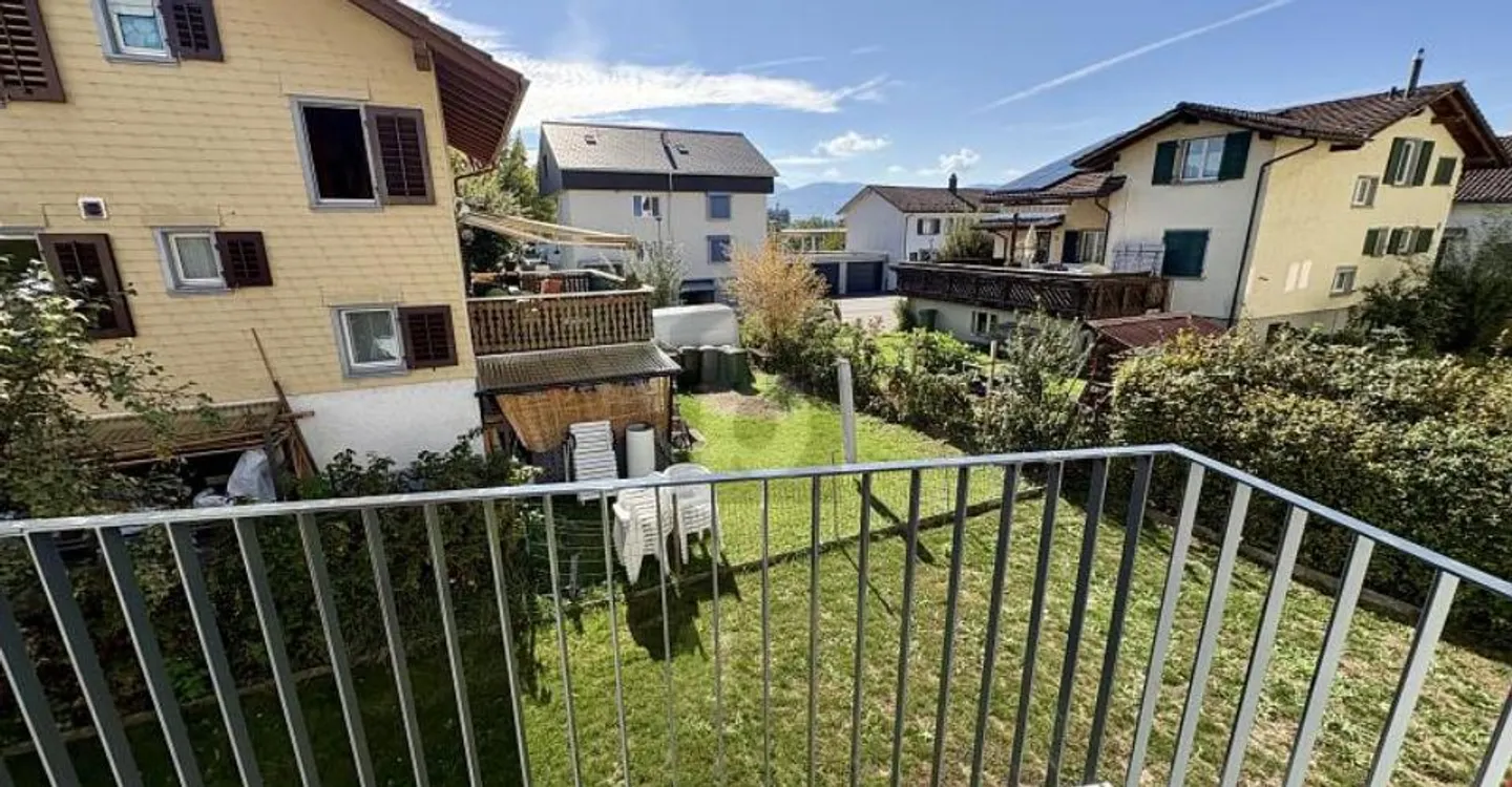 CENTRAL WITH GARDEN AND BALCONY - Photo 2 of 6