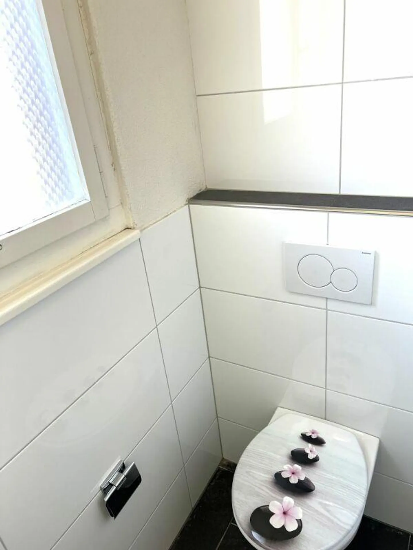 Charming 5-Room Apartment - Photo 8 of 9